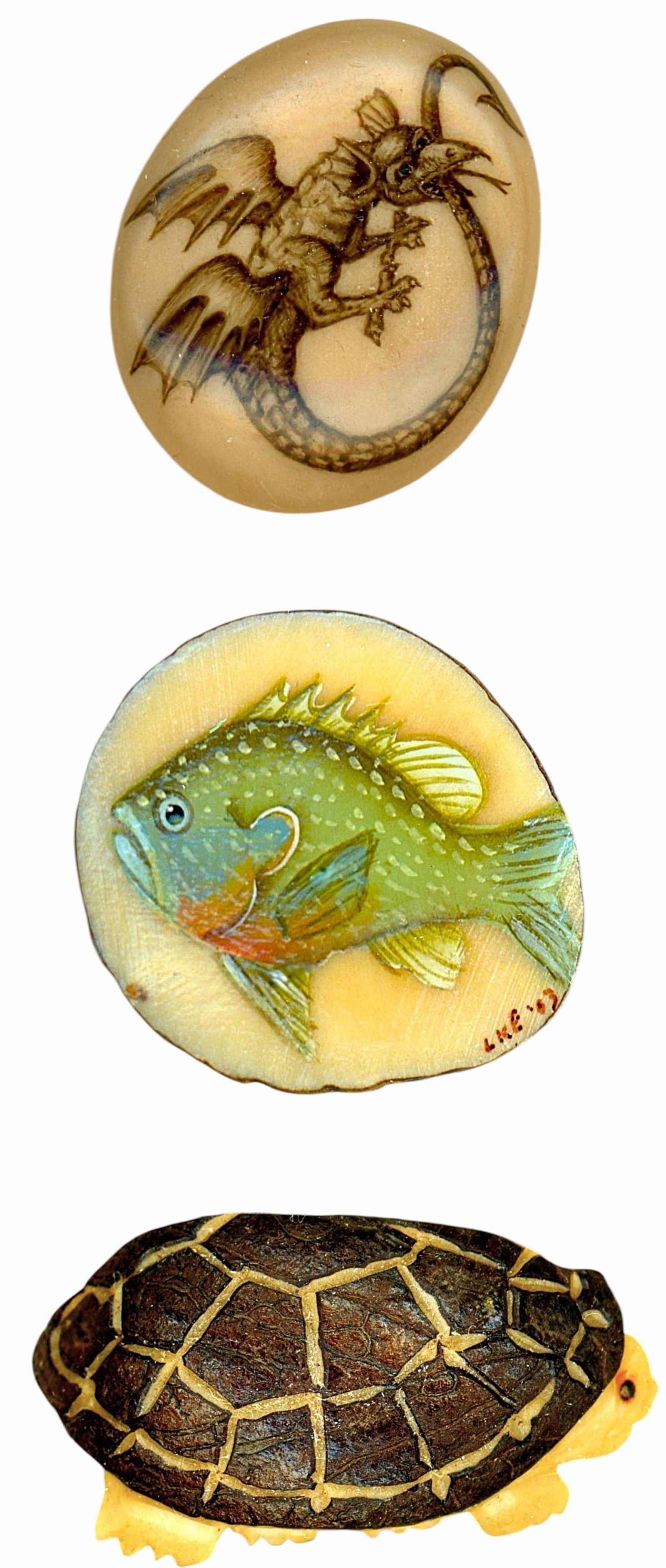 A SMALL CARD OF DIVISION 3 VEG. IVORY BUTTONS (1 of 5)