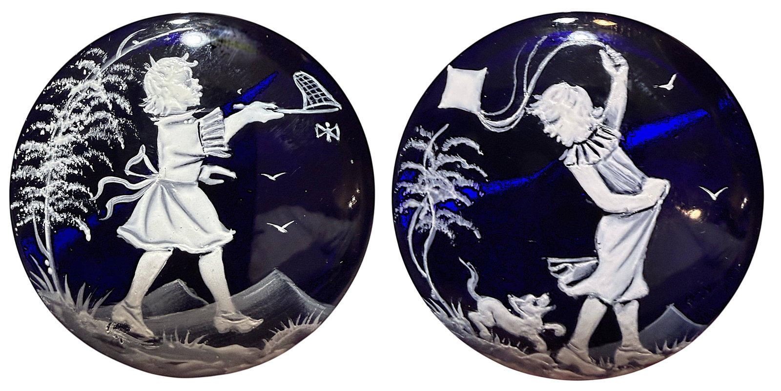 A SMALL CARD OF MARY GREGORY STYLE GLASS BUTTONS (1 of 4)