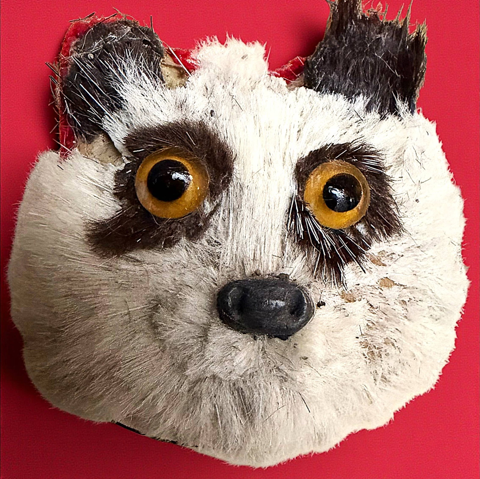 A DIVISION THREE STUDIO ARTIST BUTTON (1 of 2)