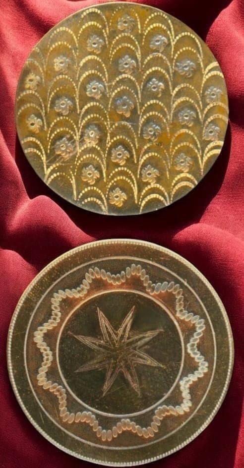 A SMALL CARD OF DIVISION ONE PATTERN BUTTONS: 2 Large 18th century engraved copper examples. Here are two very nicely engraved copper examples from the 18th century with detailed different patterns. Nice lot. DimensionsSM=Less than 3/4", Medium=3