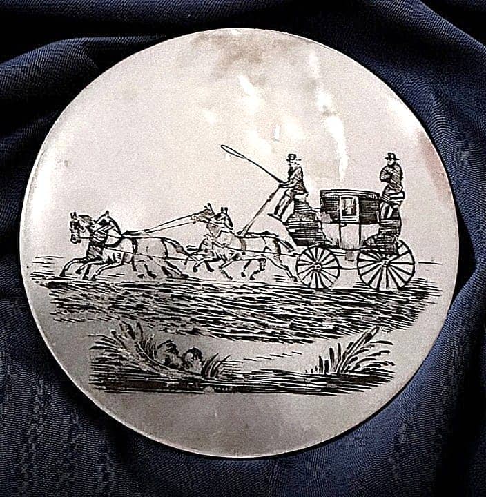 A DIVISION ONE ENGRAVED AND PIGMENTED PEARL BUTTON (1 of 2)