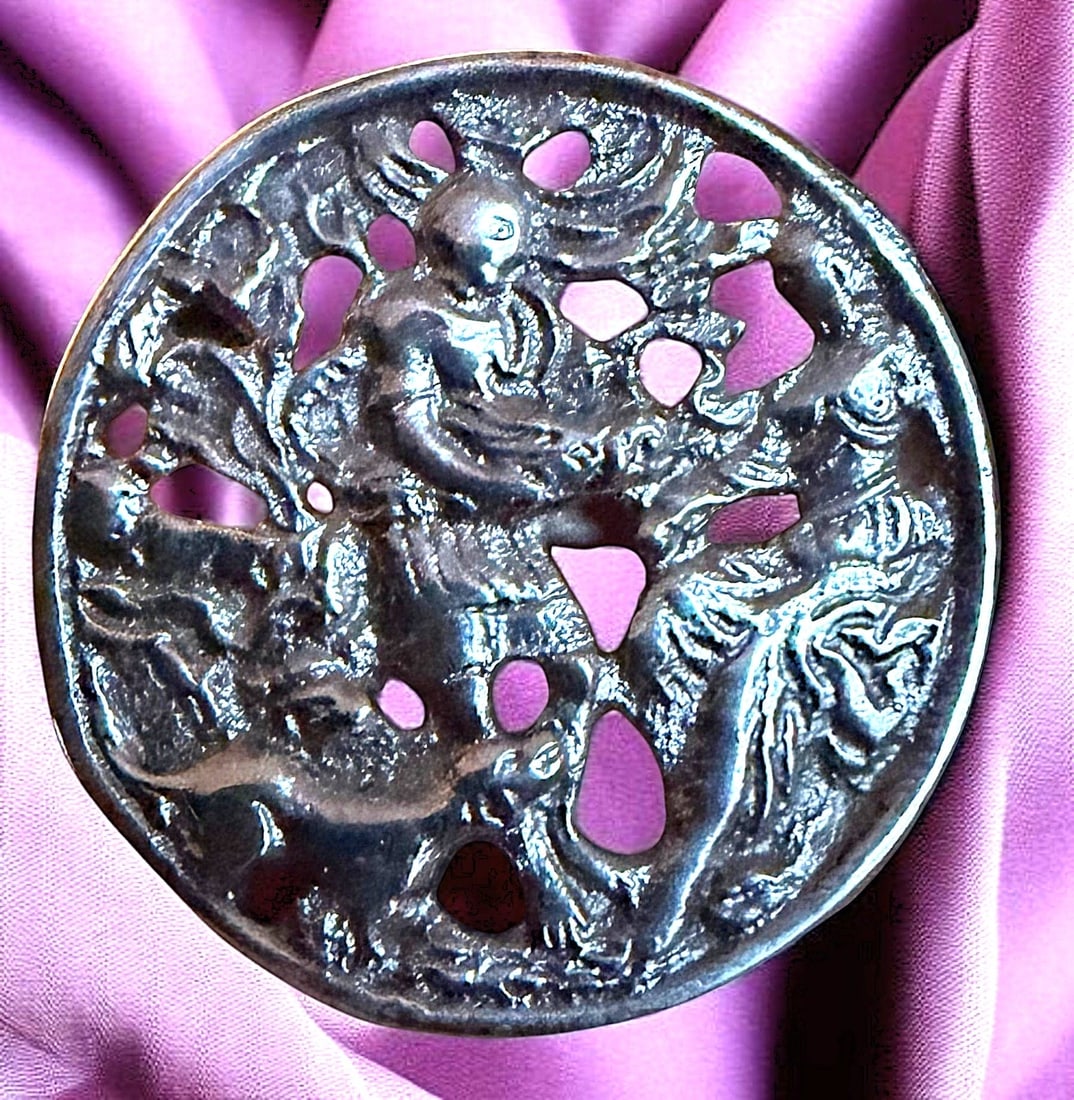 A DIVISION ONE SILVER PICTORIAL BUTTON (1 of 2)