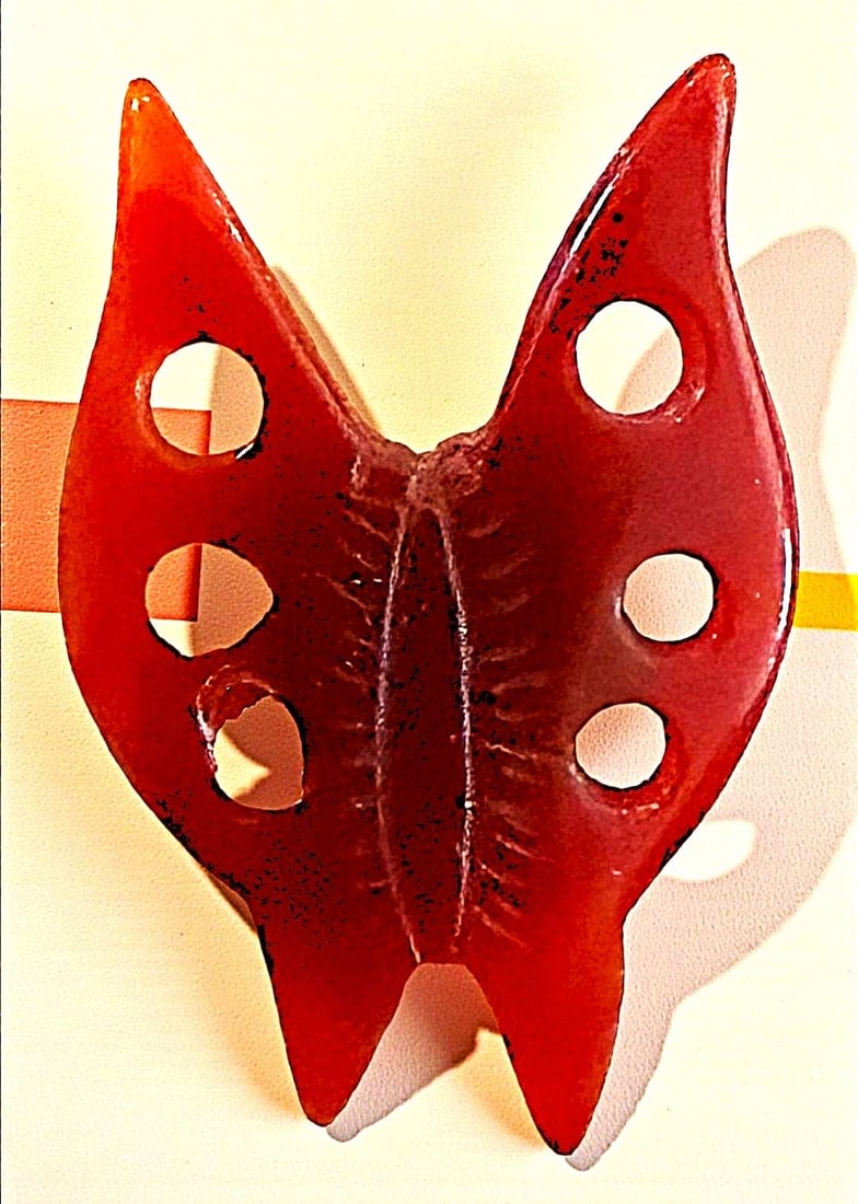 A RARE AND UNUSUAL REALISTIC BUTTERFLY BUTTON: 1 Large late 19th century pierced Gemstone example. This is a beautiful and wonderful engraved and pierced Carnelian stone carved in the realistic shape of a butterfly. DimensionsSM=Less than 3/4", Me