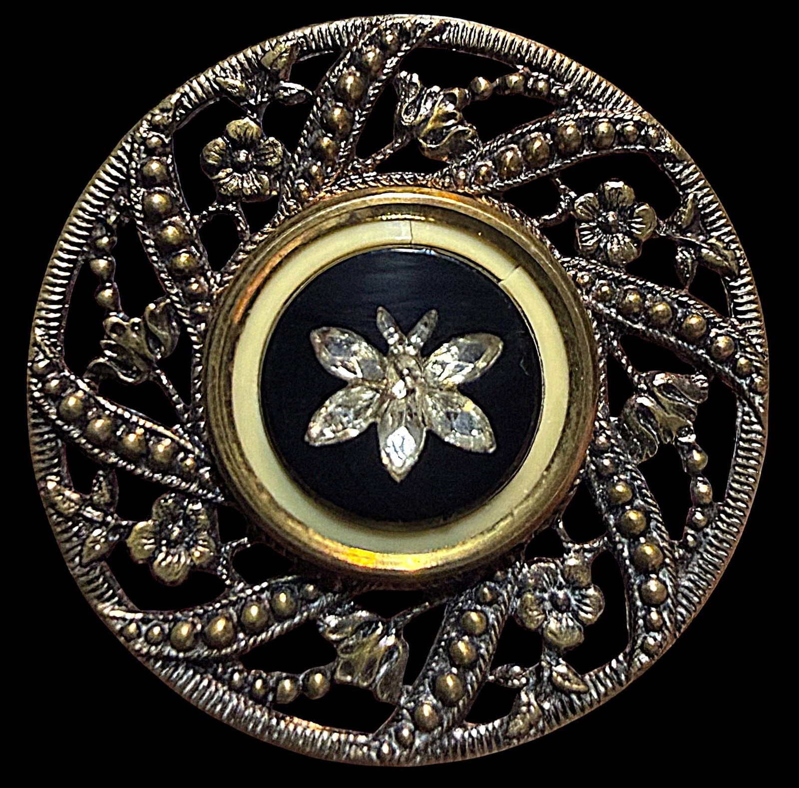 A RARE DIVISION ONE GLASS IN METAL BUTTON (1 of 3)