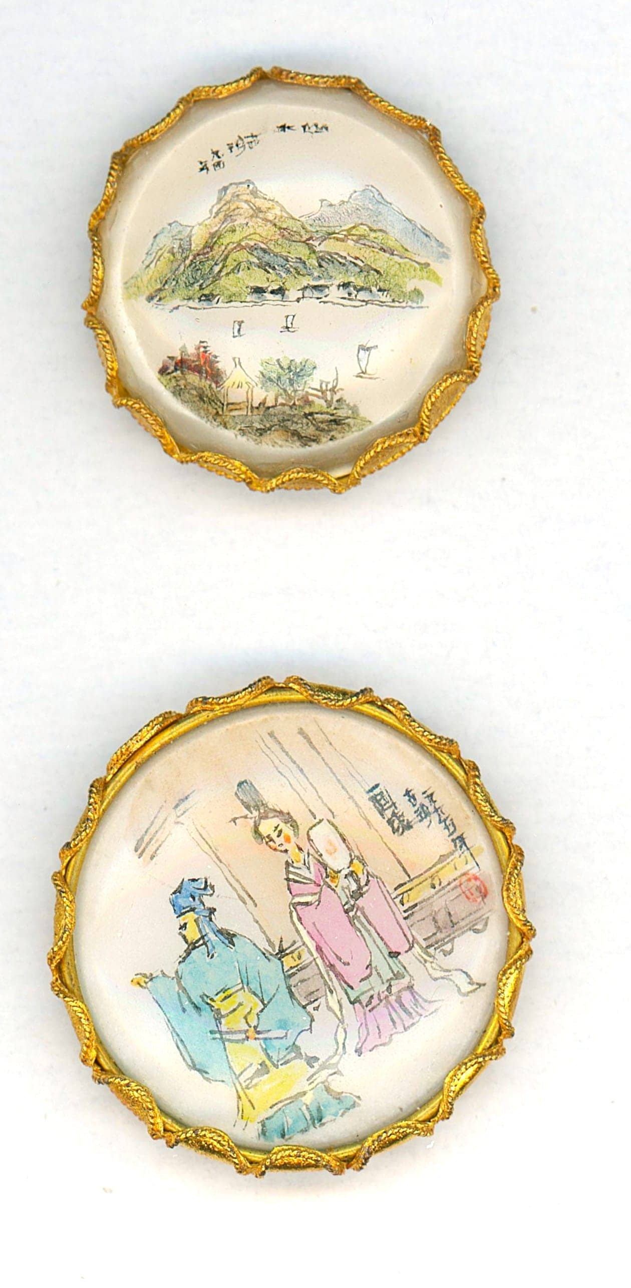 A SMALL CARD OF DIV. 3 PICTORIAL GLASS IN METAL BUTTONS (1 of 4)