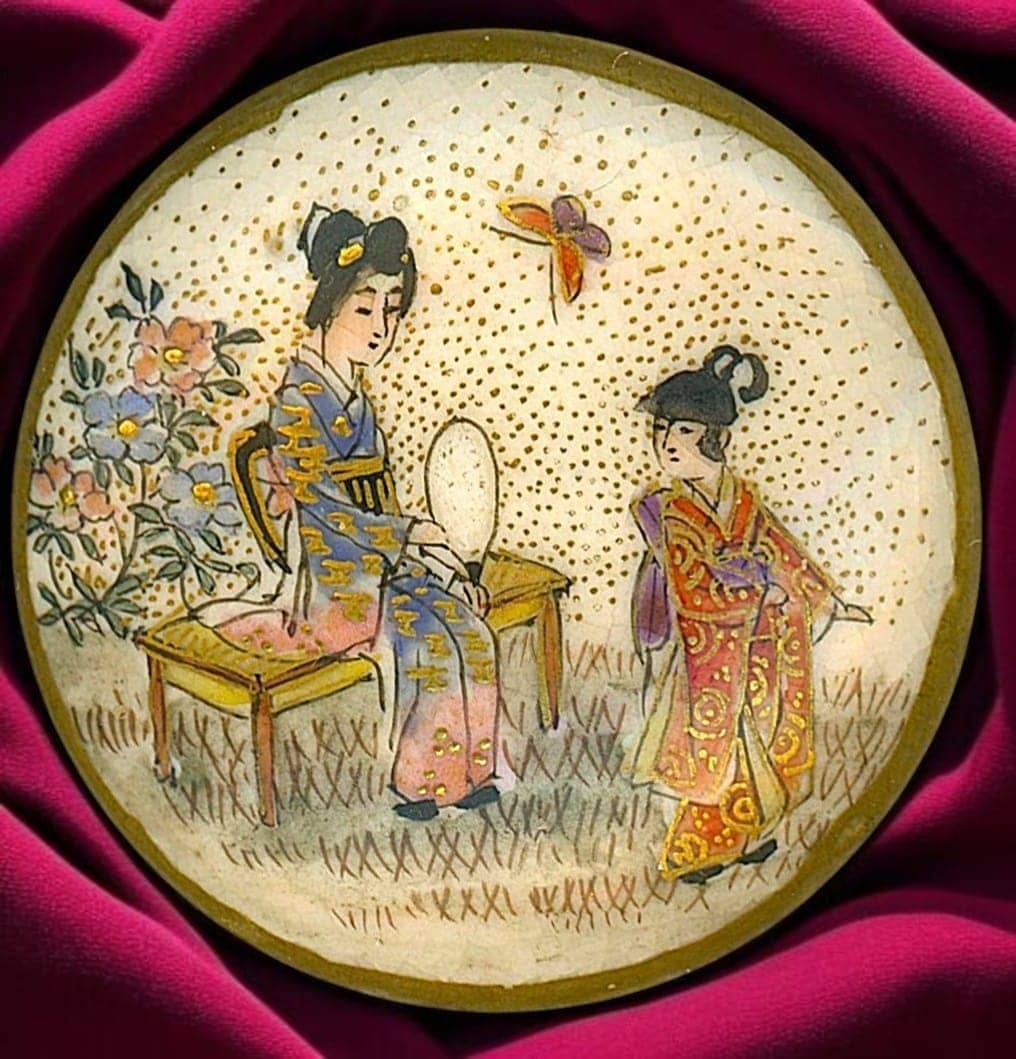 A DIVISION ONE PICTORIAL JAPANESE BUTTON (1 of 2)