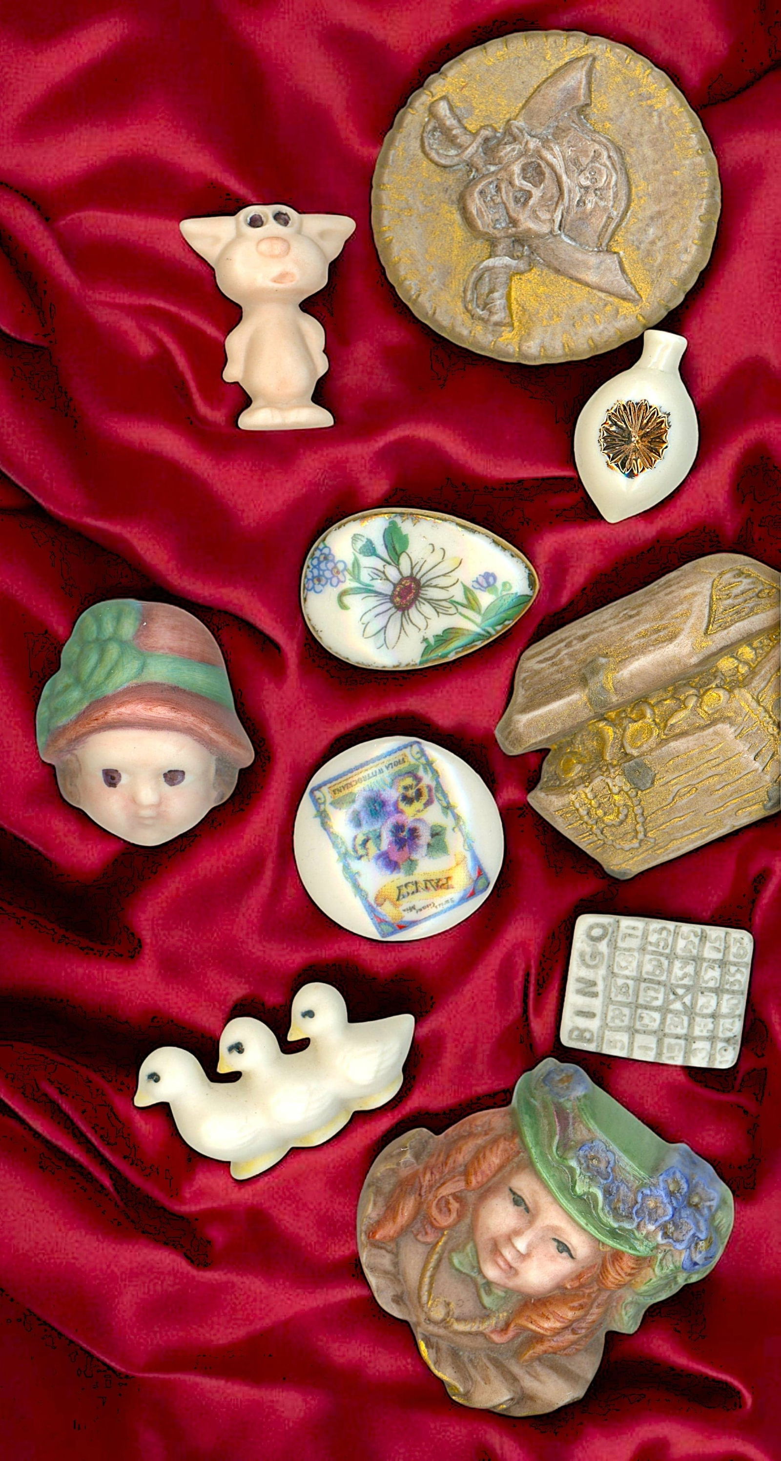 A SELECTION OF DIVISION 3 STUDIO ARTIST BUTTONS: 10 Medium/Large 20th century ceramics by Connie Robinson. These buttons not only were made by the ceramicist Connie Robinson of Florida, these are from her personal collection and carded by her. Sever