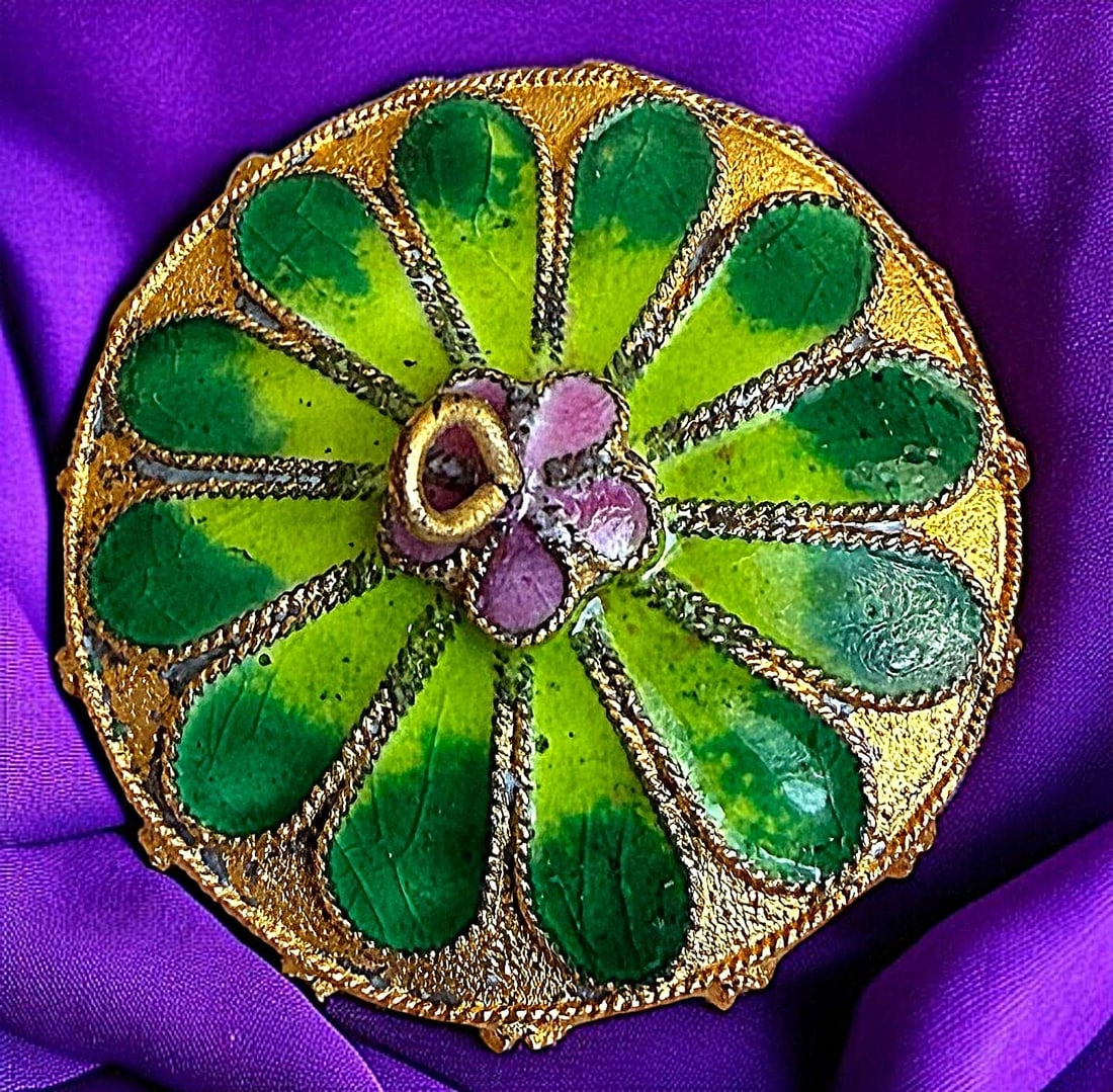 A DIVISION THREE REVERSE PAINTED GLASS BUTTON - 2