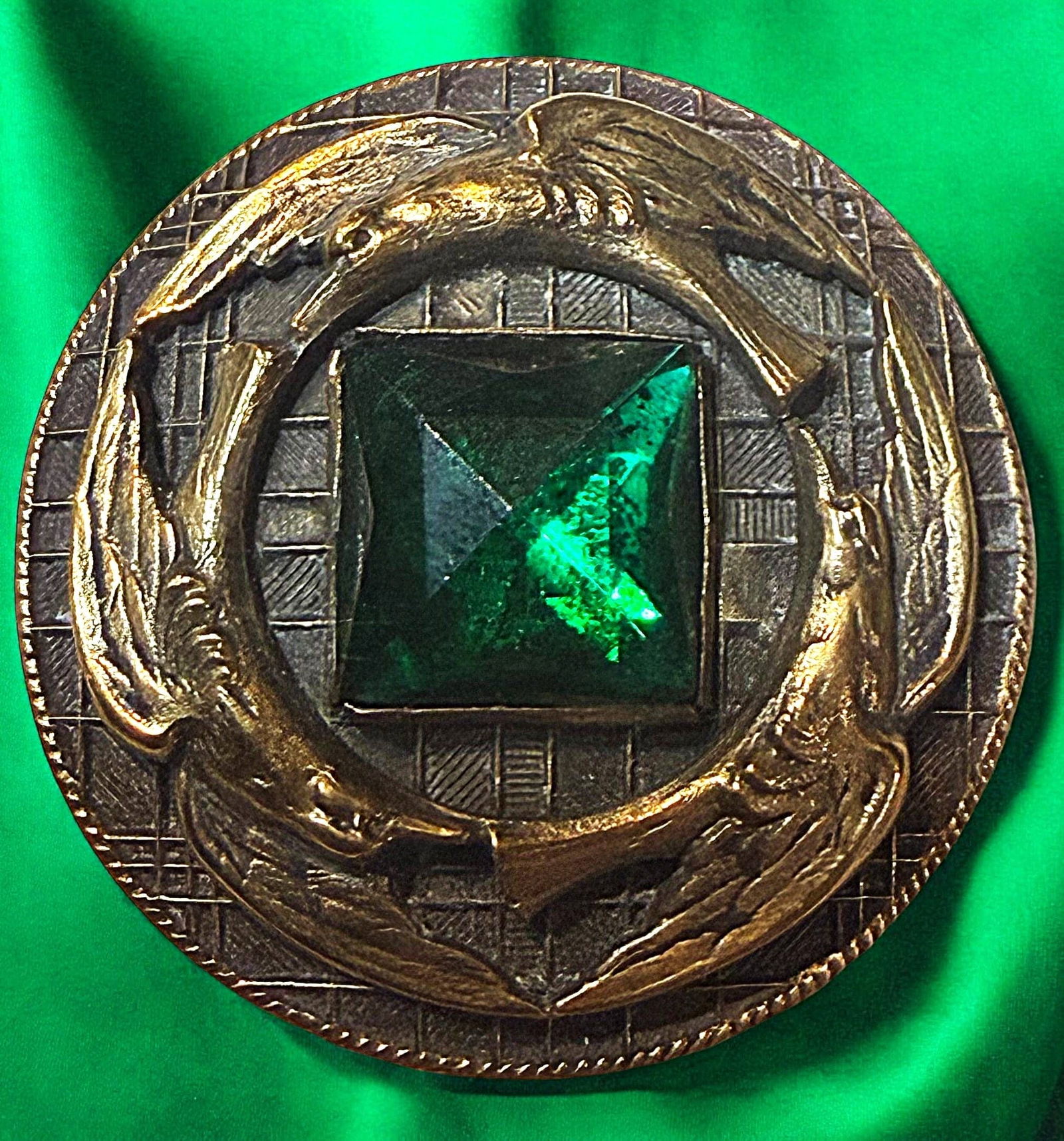 A DIVISION ONE VICTORIAN JEWELED BUTTON: 1 Large RARE 19th century PICTORIAL brass GAY 90 example. Here is a lovely example of genuine Gay 90 jeweled button from the 1890's. The closed back ornate brass example is centered with a large facet