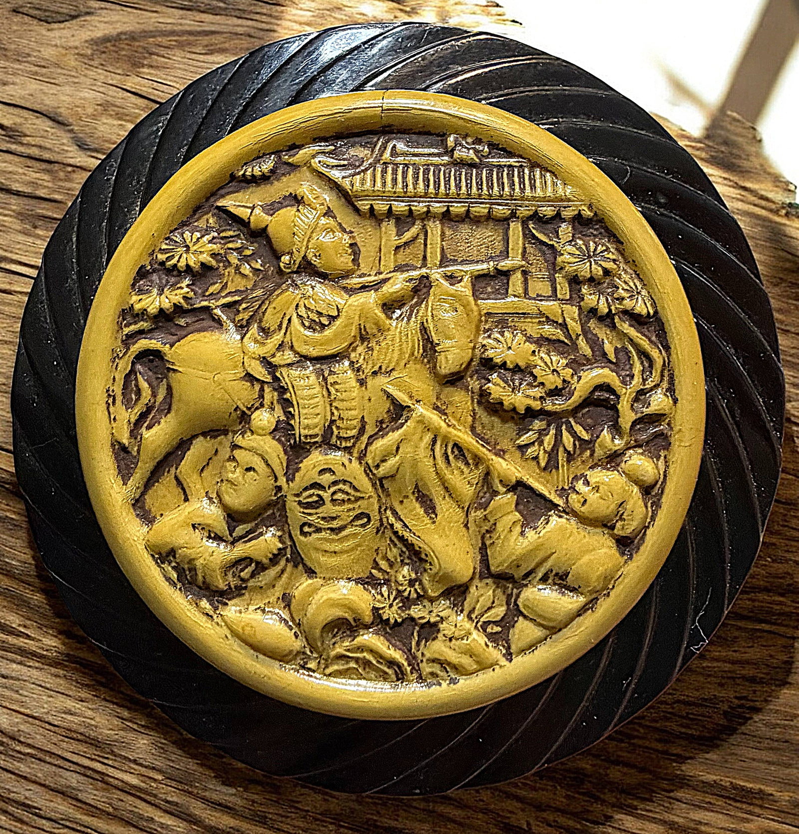 A DIVISION ONE TWO COLOR PICTORIAL CELLULOID BUTTON (1 of 4)