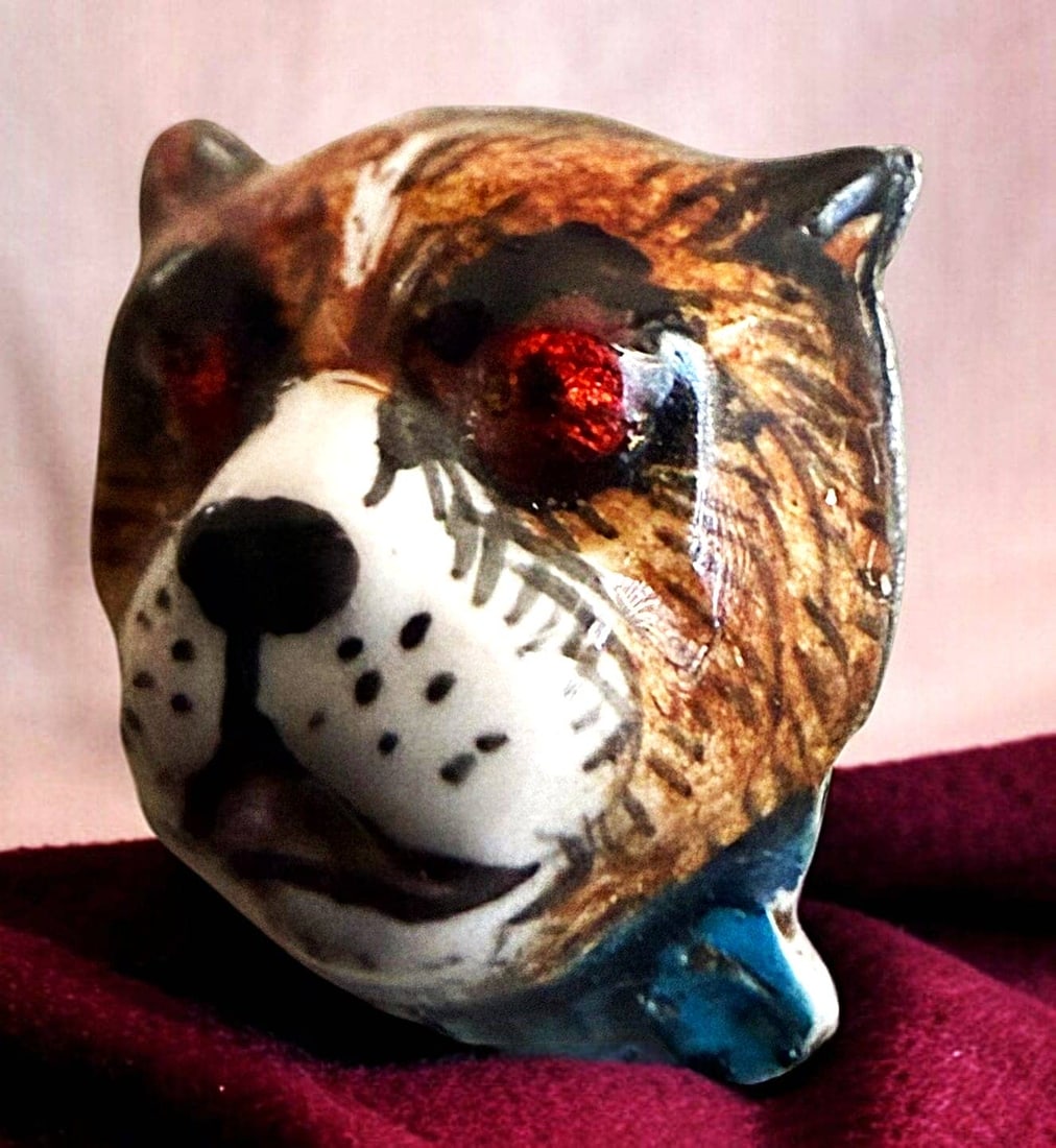 AN UNUSUAL DIVISION ONE REALISTIC ENAMEL BUTTON: 1 Small 19th century sculpted Ronde Bosse dog head example. I saw one of these sell many years agio at the Page Button auction and it brought quite a hefty sum for a small size button. Recently when