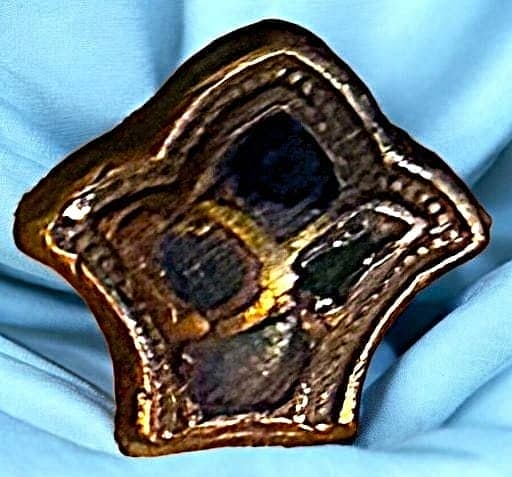 A VERY RARE DIVISION ONE ENAMEL BUTTON (1 of 4)