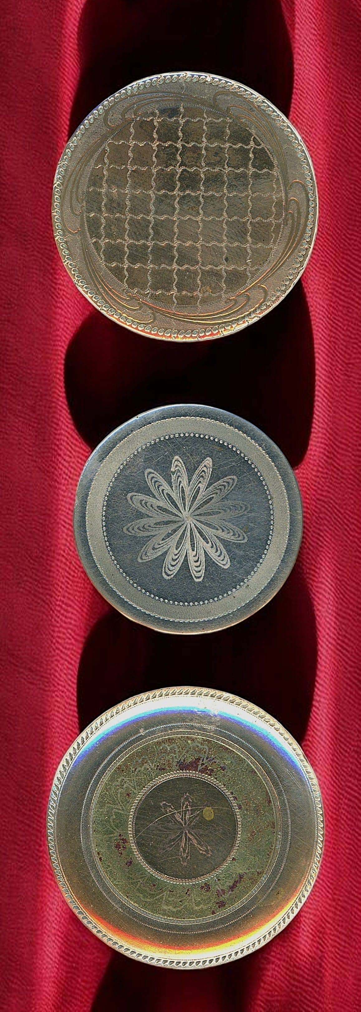 A SMALL CARD OF DIVISION ONE PATTERN BUTTONS (1 of 5)