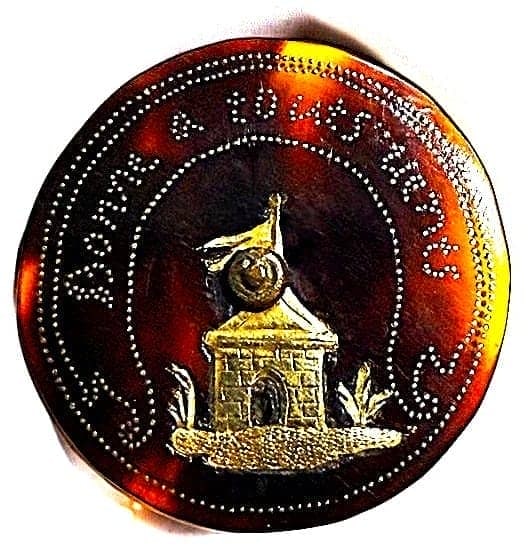 AN EXTREMELY RARE PIQUE INLAYED PICTORIAL BUTTON (1 of 4)