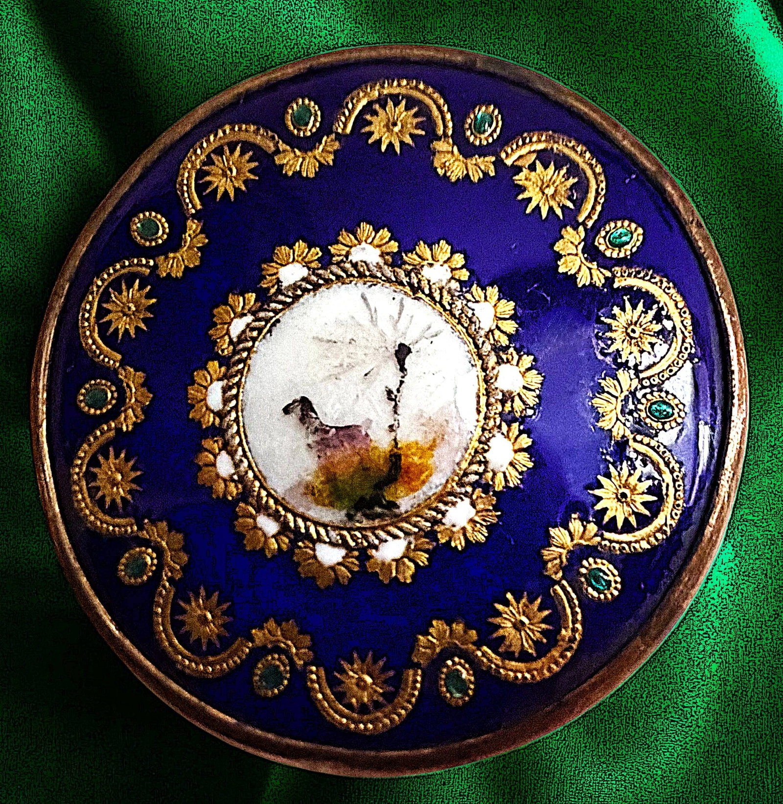 A RARE DIVION ONE MULTI TECHNIQUE ENAMEL BUTTON (1 of 3)
