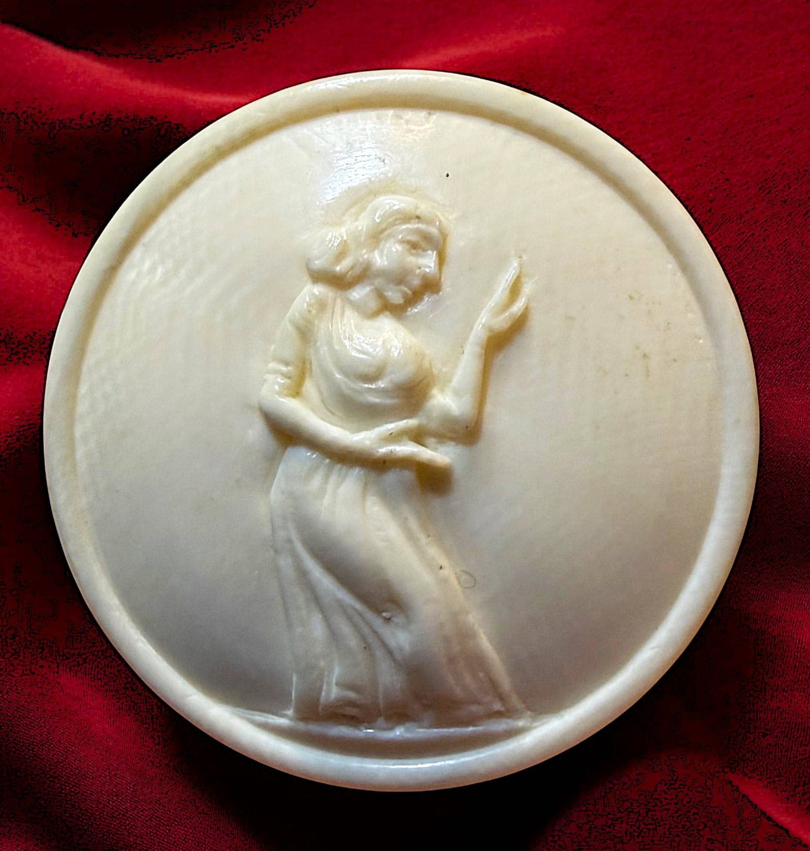 A DIVISION THREE MOTIWALA FIGURAL BUTTON: 1 Large 1950's India figural carved natural material example. These type buttons by the Motiwala Brothers studios in India were produced in the 1950's by master artisans and are very uncommon to find