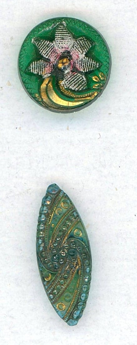 A SMALL CARD OF DIVISION ONE LACY GLASS BUTTONS: 2 Small 19th century fully body green color examples. This card includes 2 different full body color examples of the ever desirable Lacy Glass buttons from the Czech Republic from the late 1800's, inc