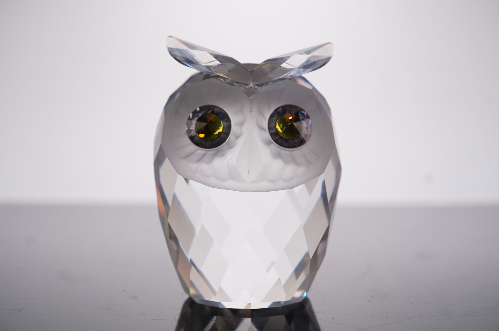 Swarovski Crystal Mini Owl Figurine: A Swarovski lead crystal figurine from the Silver Crystal collection, specifically the Mini Owl from the Woodland Friends series. This retired design features a fully faceted body with a frosted cryst