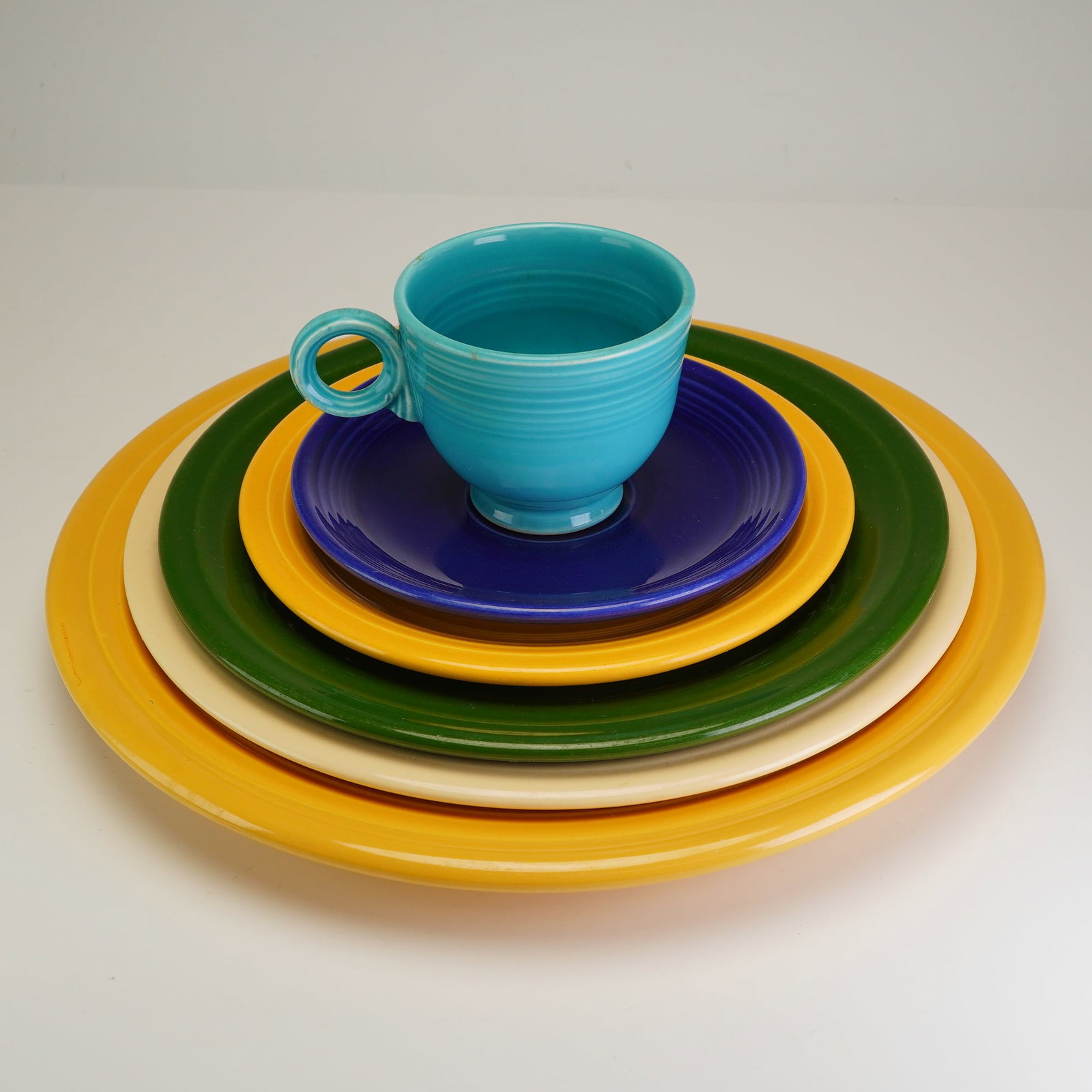 6-Piece Homer Laughlin Fiestaware Pottery Grouping, Various Colors (1 of 3)