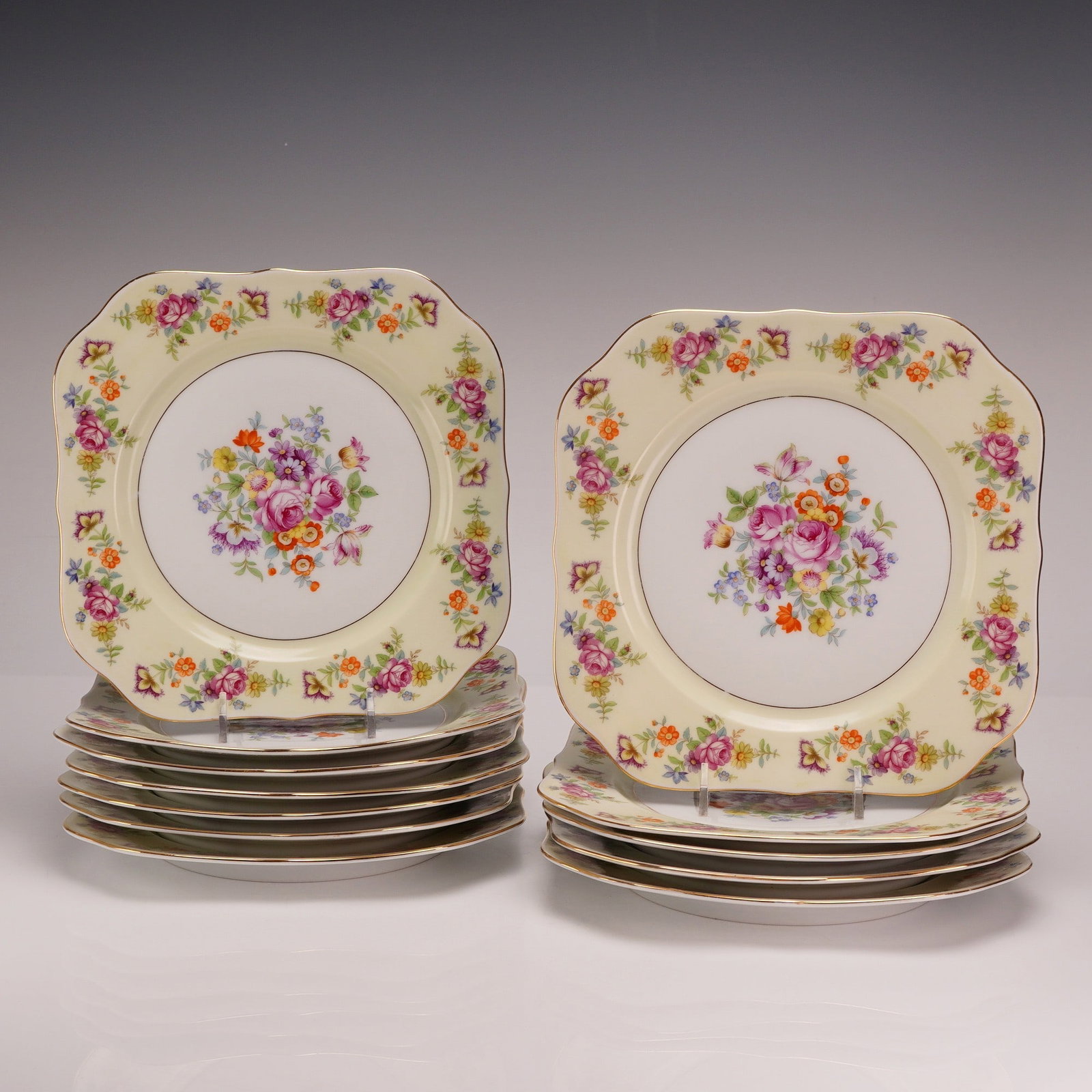A Set of 12 Thomas Bavaria Florabella Porcelain Plates with Floral Pattern and Gold Trim (1 of 3)