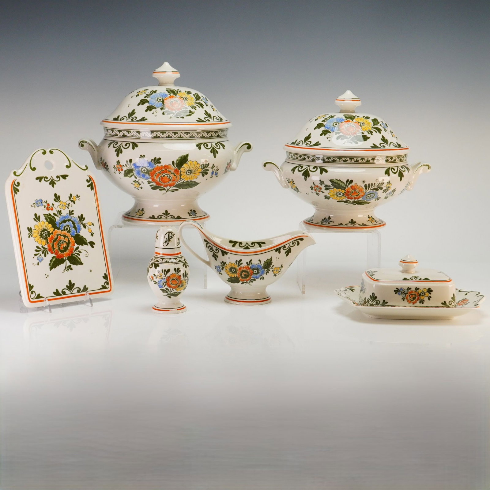 A 6-Piece Set of Villeroy and Boch Alt Amsterdam Vitro-Porcelain Tableware (1 of 3)