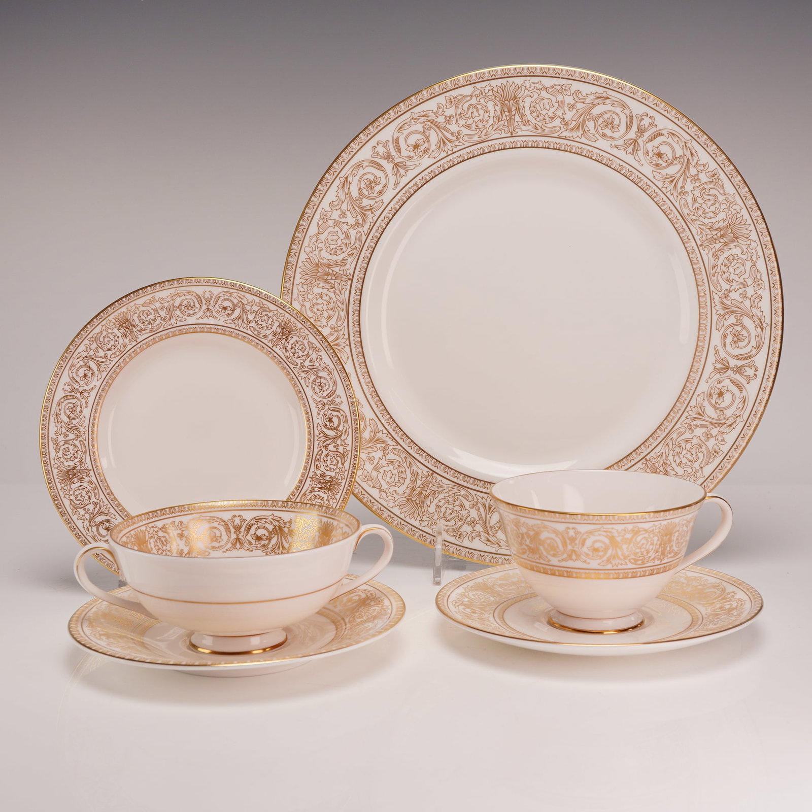 6-Piece Royal Doulton Sovereign H4973 Fine Bone China Table Service (1 of 3)