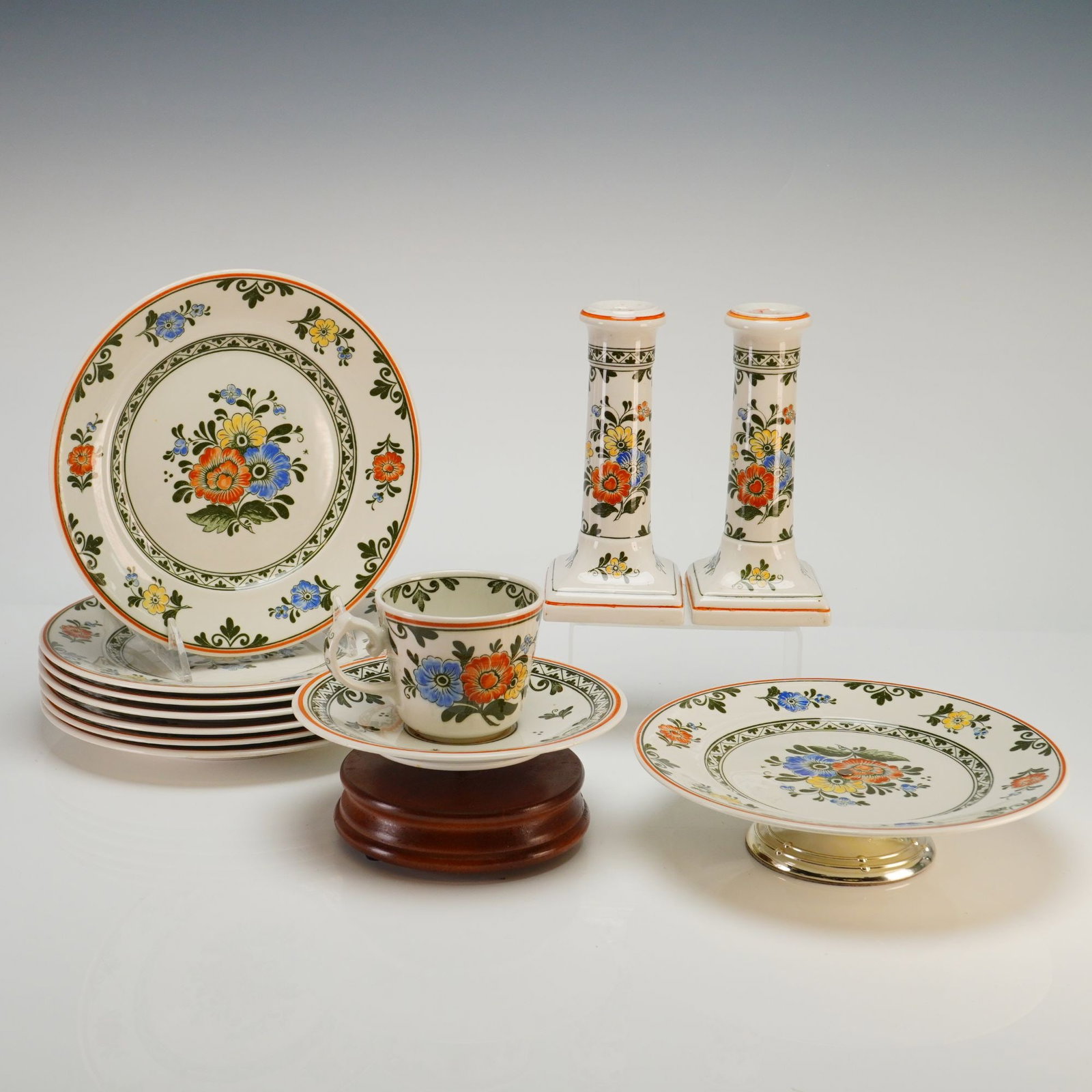 An 11-Piece Collection of Villeroy and Boch Alt Amsterdam Vitro-Porcelain Tableware (1 of 3)