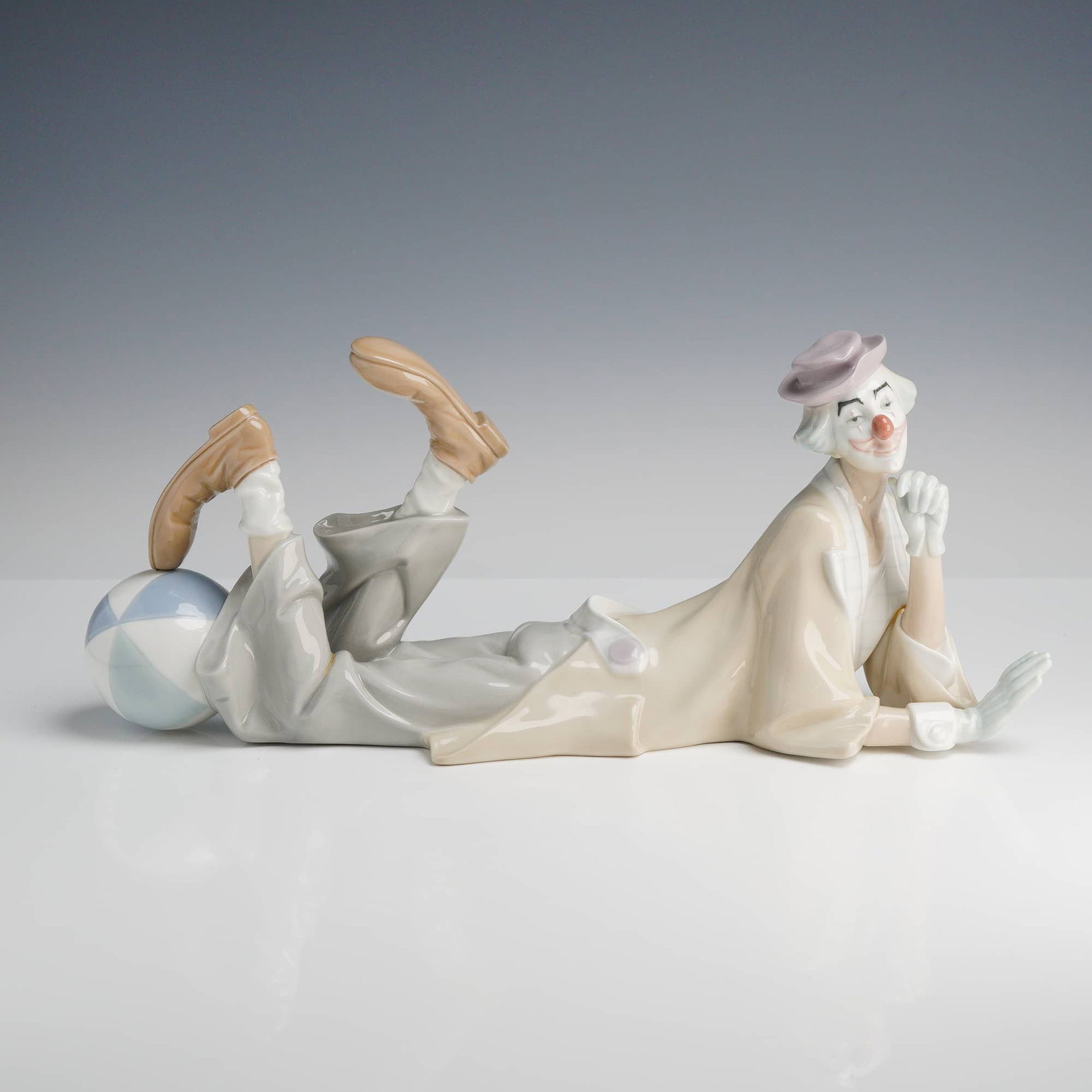 Lladró, Reclining Clown with Ball (#4618) (1 of 3)