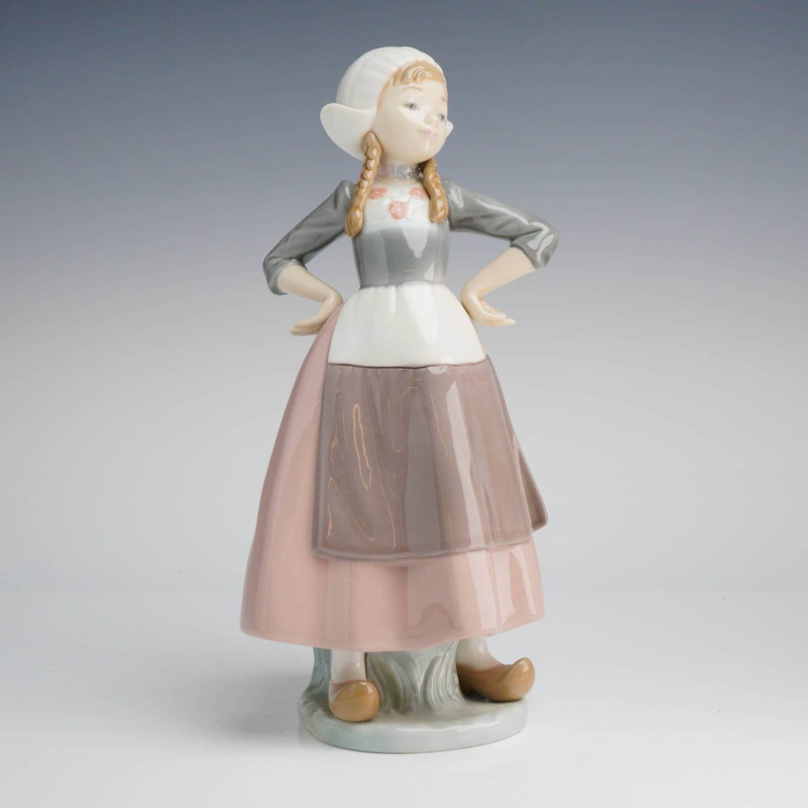 Lladro Porcelain Figurine, Dutch Girl Gretel, Model 5064 (1 of 4)