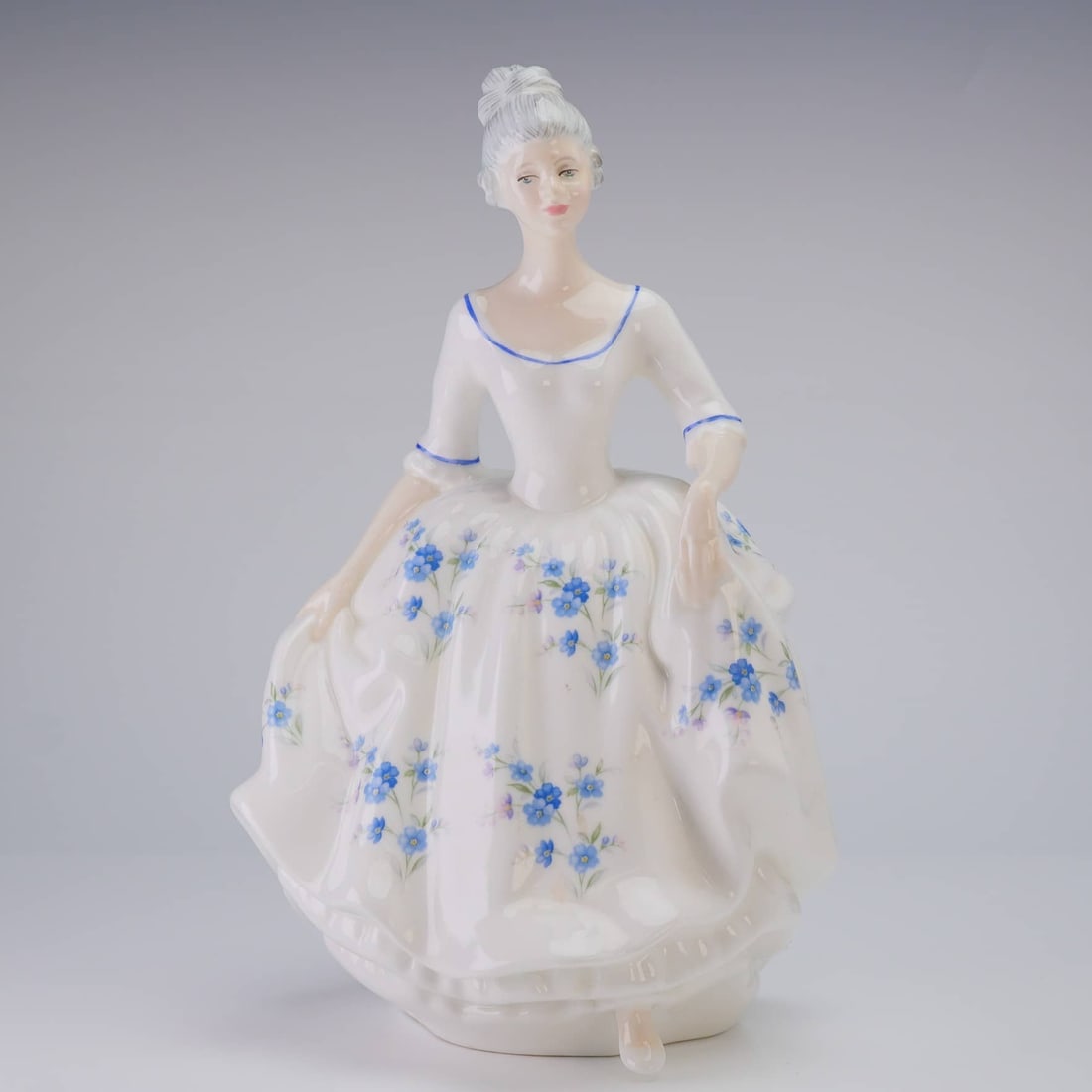 Royal Doulton Figurine Caroline HN3170 (1 of 4)