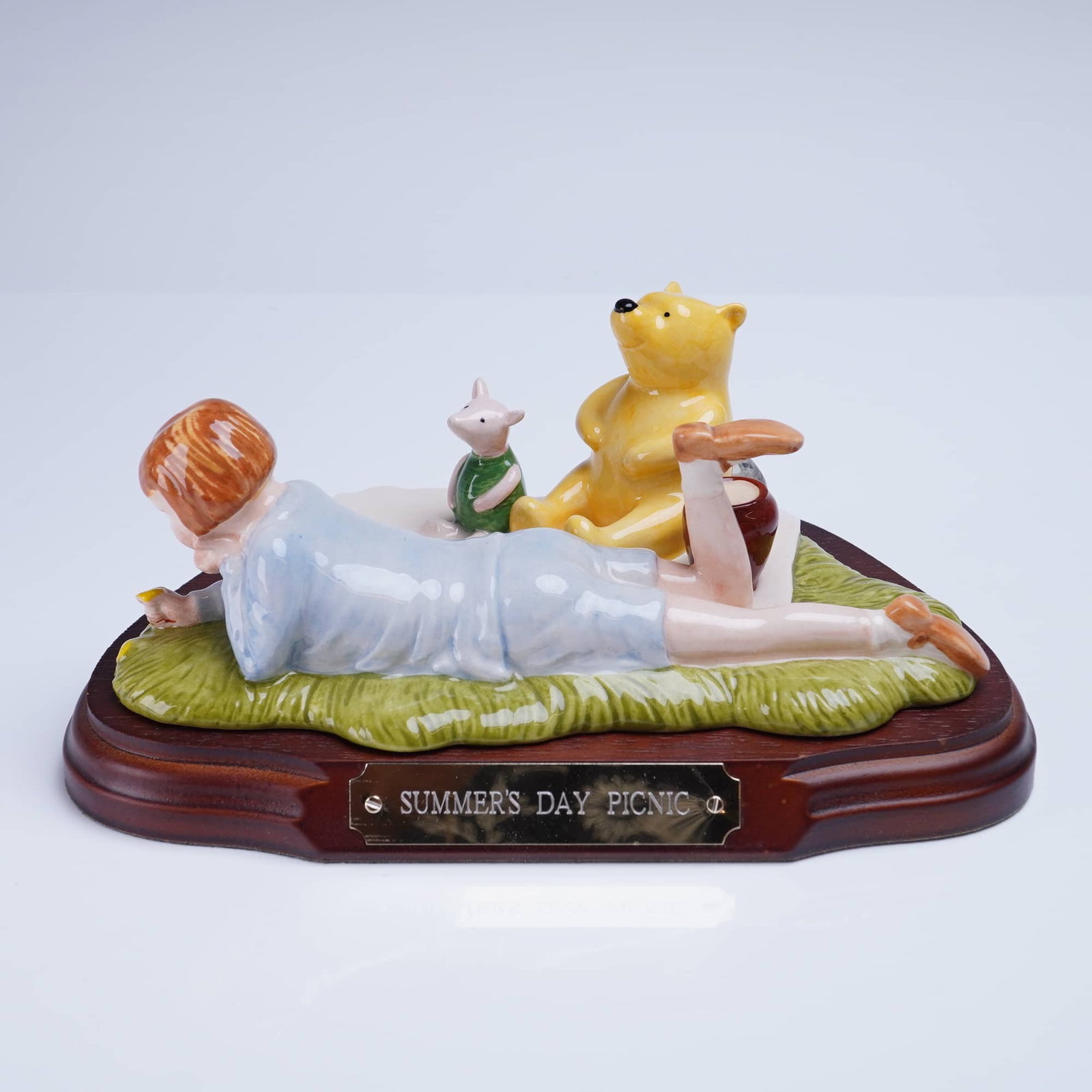 Royal Doulton Winnie the Pooh Summer's Day Picnic Tableau (1 of 3)