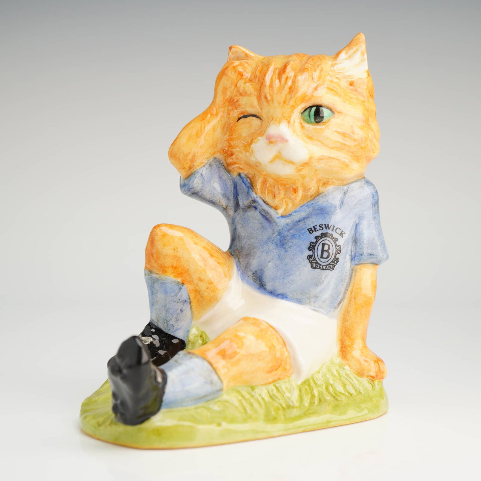 Beswick Royal Doulton Footballing Felines Mee-Ouch Figurine (1 of 5)