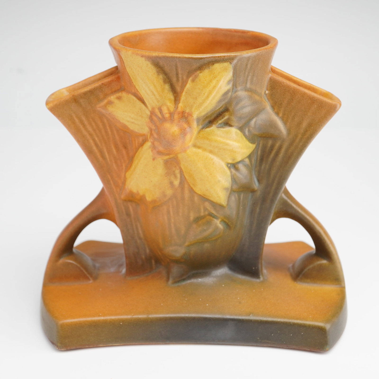 Roseville Clematis Triple Bud Vase 192-5 (1 of 4)