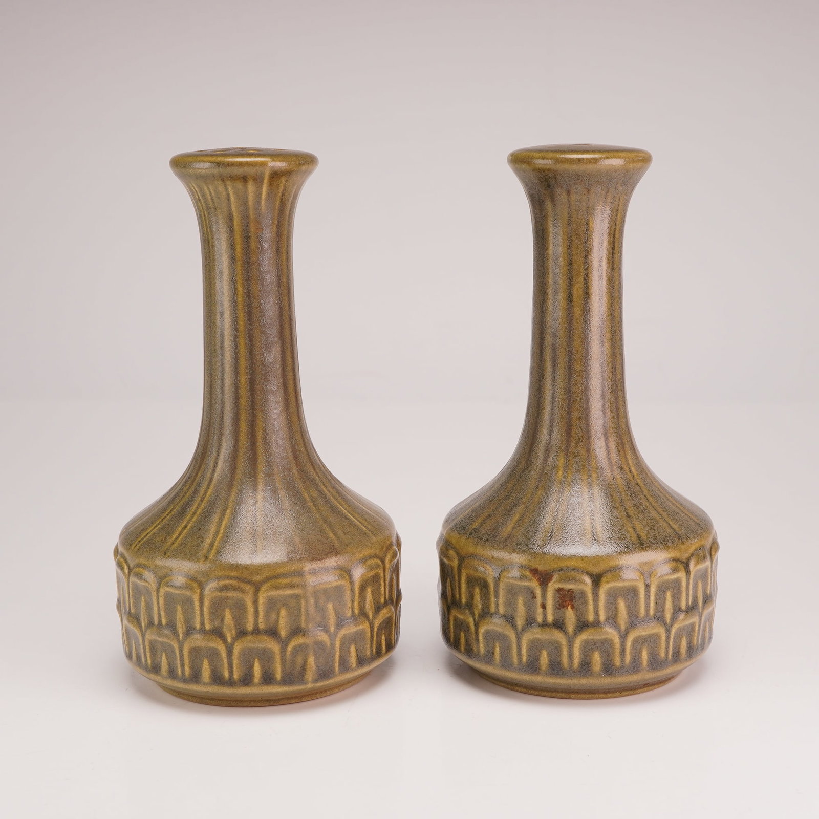 Pair of Wedgwood Pennine Salt and Pepper Shakers: This pair of salt and pepper shakers was manufactured by Wedgwood in the Pennine pattern at the Barlaston factory in England. Designed by Eric Owen and introduced circa 1965, the shakers are made of g