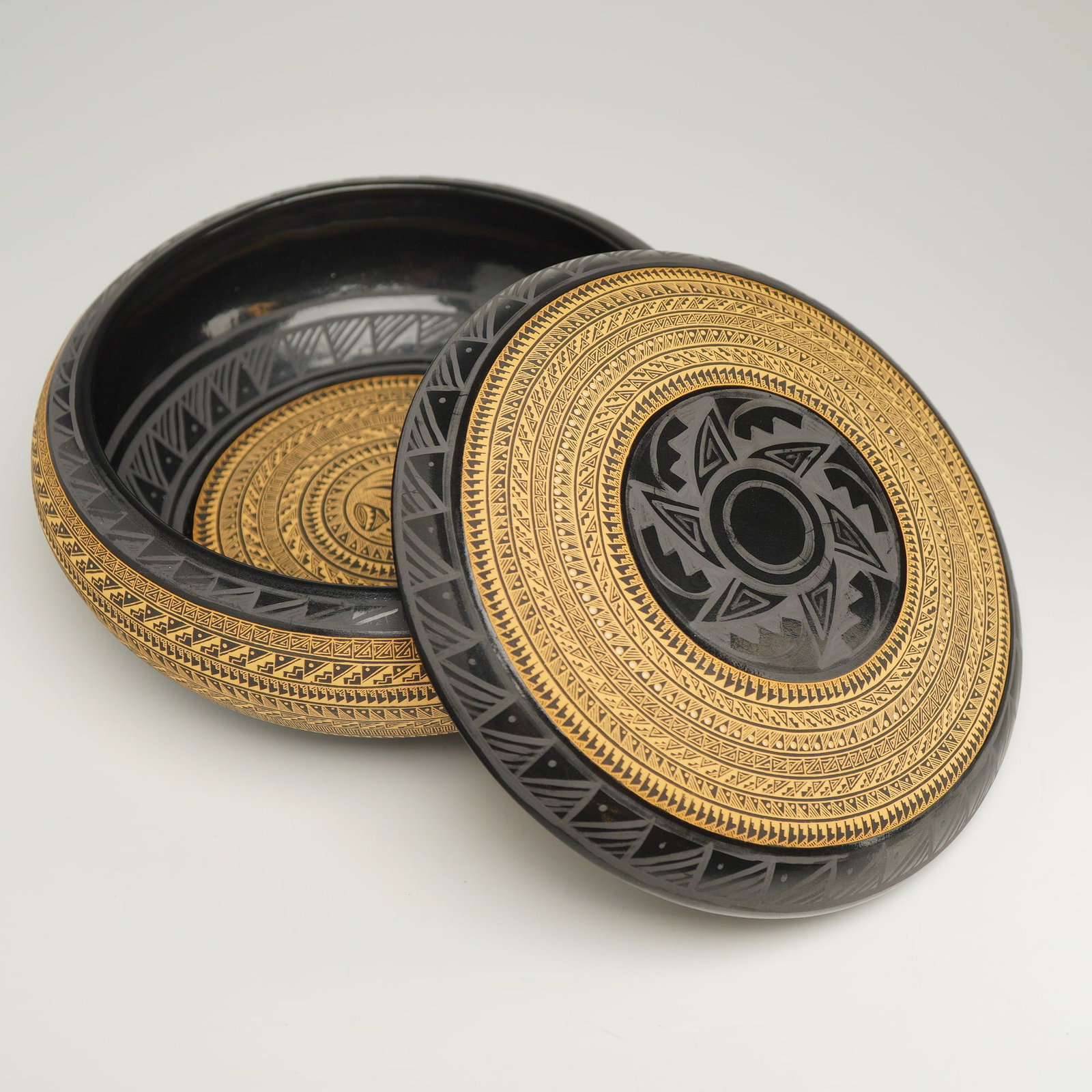 Marvin Blackmore Contemporary Southwest Sgraffito Blackware Lidded Jar: This finely crafted two-piece ceramic lidded jar represents the pinnacle of contemporary Southwest sgraffito blackware, attributed to master potter Marvin Blackmore. Drawing from the artistic traditio