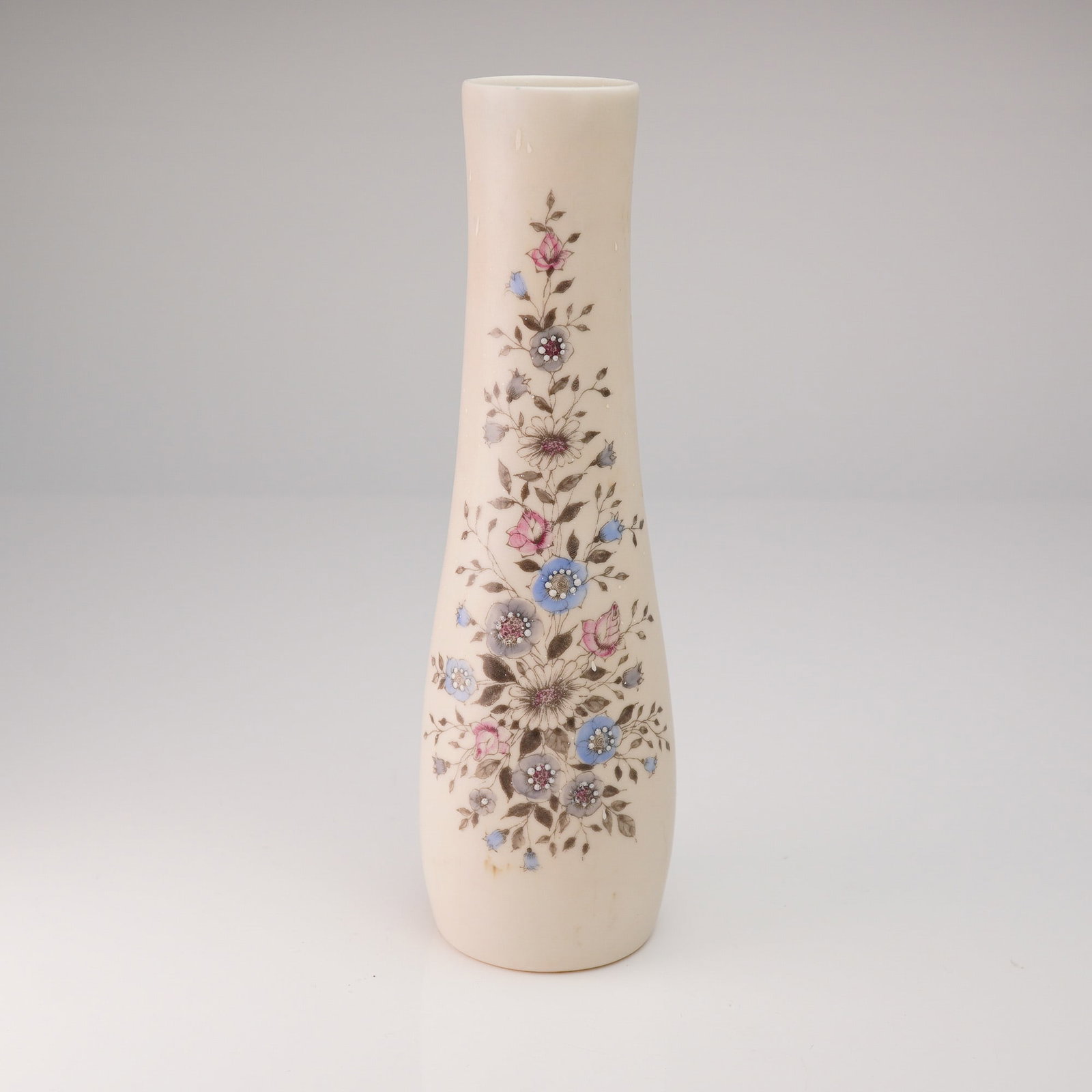 Arabia Finland Esteri Tomula Hand Painted Floral Bud Vase: A single bud vase attributed to Arabia Finland and designed by Esteri Tomula (signed ET). The vase features a tall, slender, tapered body executed in off-white glazed ceramic, likely porcelain or fine