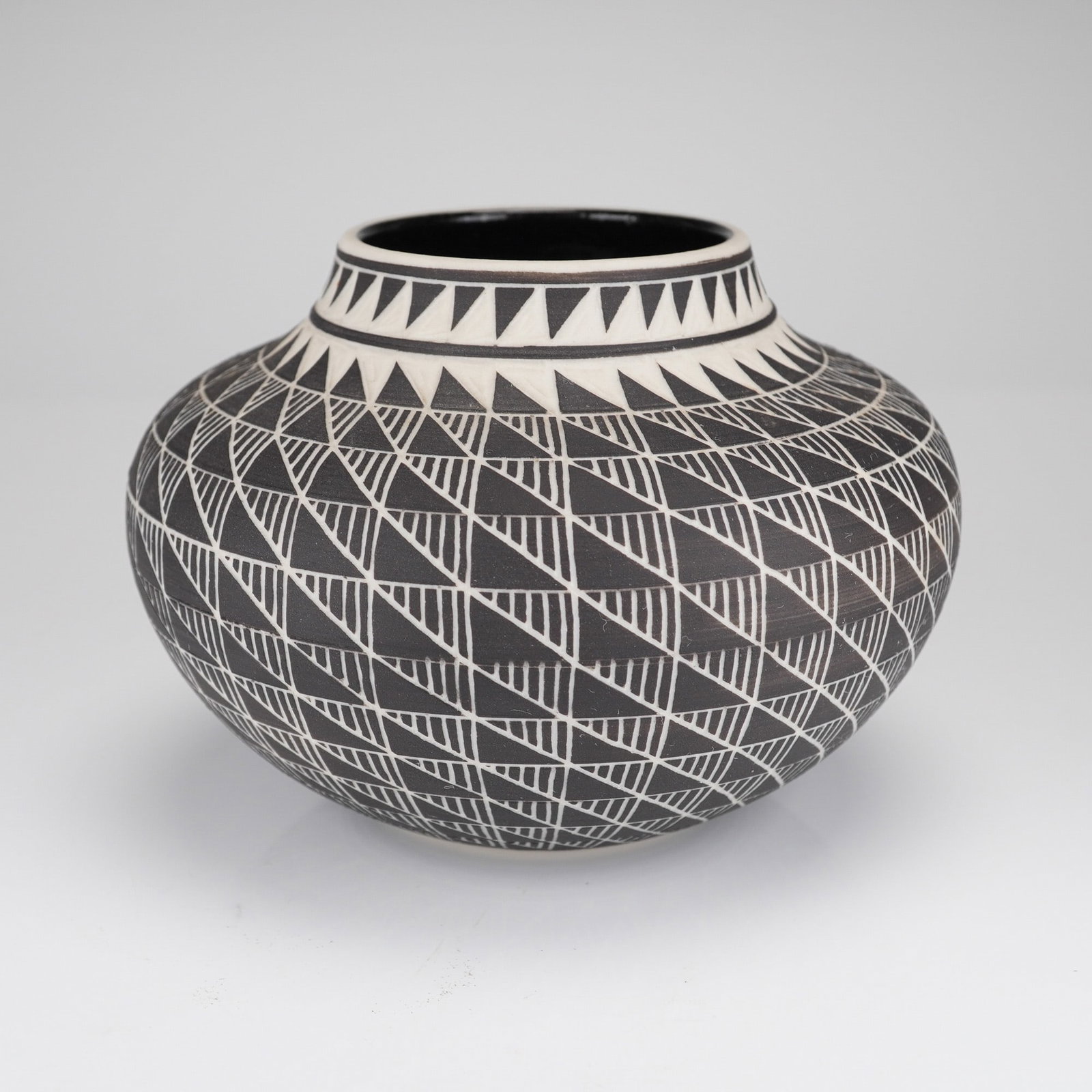 Leslie Thompson Etched Black and White Earthenware Vessel (1 of 4)