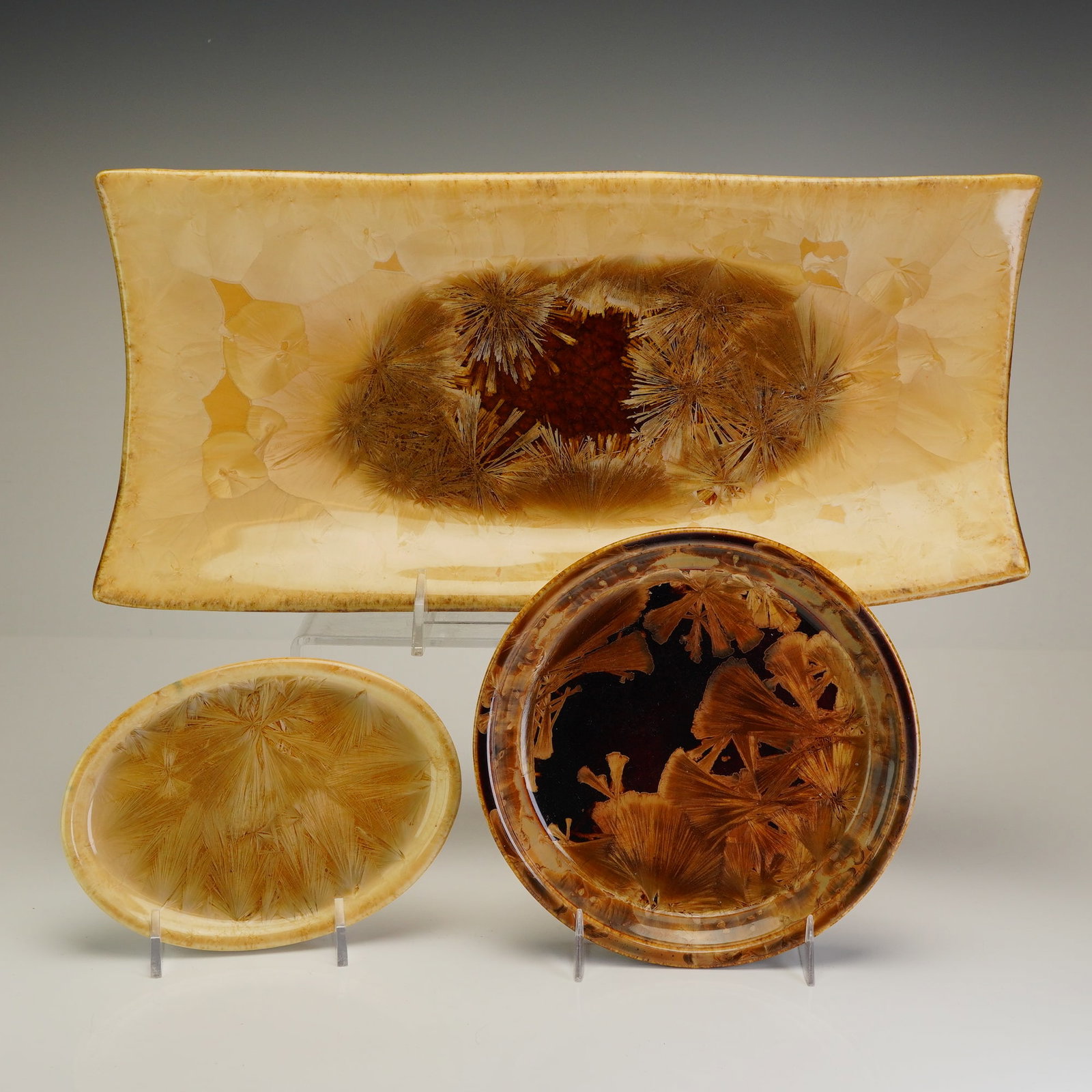 3pc Seagrove N.C. Handmade Crystalline Glaze Pottery Trays and Bowl: A collection of three contemporary studio pottery pieces from Seagrove, North Carolina, featuring sophisticated macro-crystalline glazes. The set comprises a large rectangular tray, a smaller oval dis