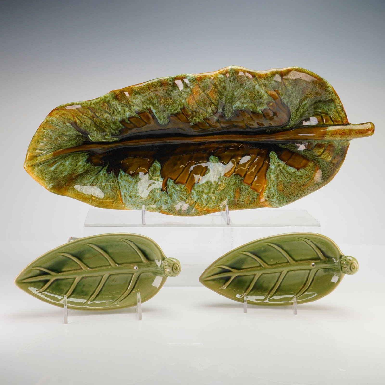Wade of Calif Leaf-Shaped 3pc Ceramic Glazed Leaf Platters and Dishes (1 of 3)