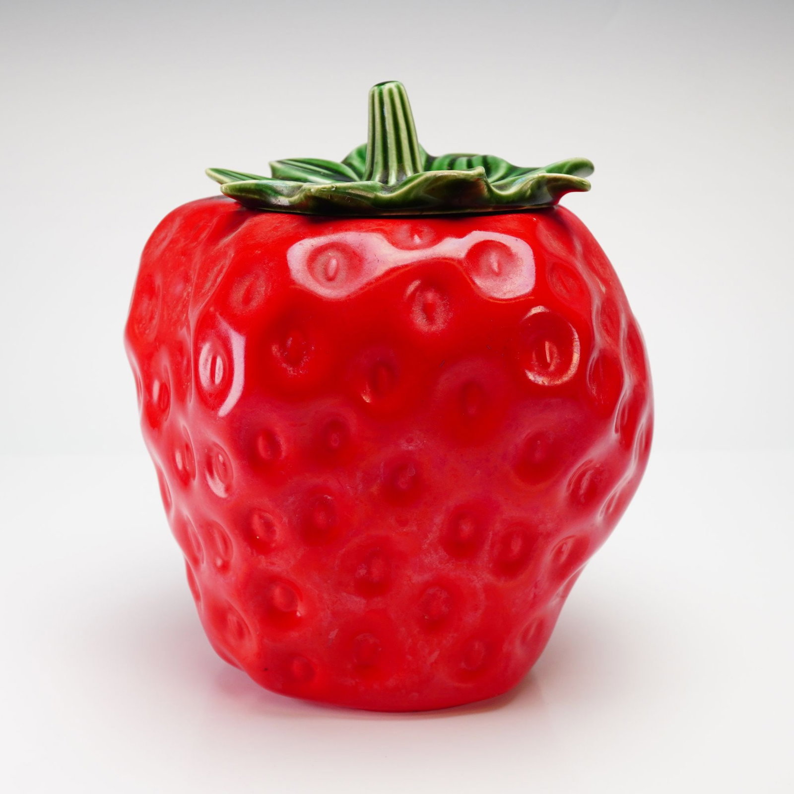 McCoy Pottery Strawberry Cookie Jar Pattern Number 263: A vintage McCoy Pottery ceramic cookie jar designed in the form of a strawberry, identified as pattern number 263. The piece consists of a red glazed body with recessed dimple detailing and a removabl