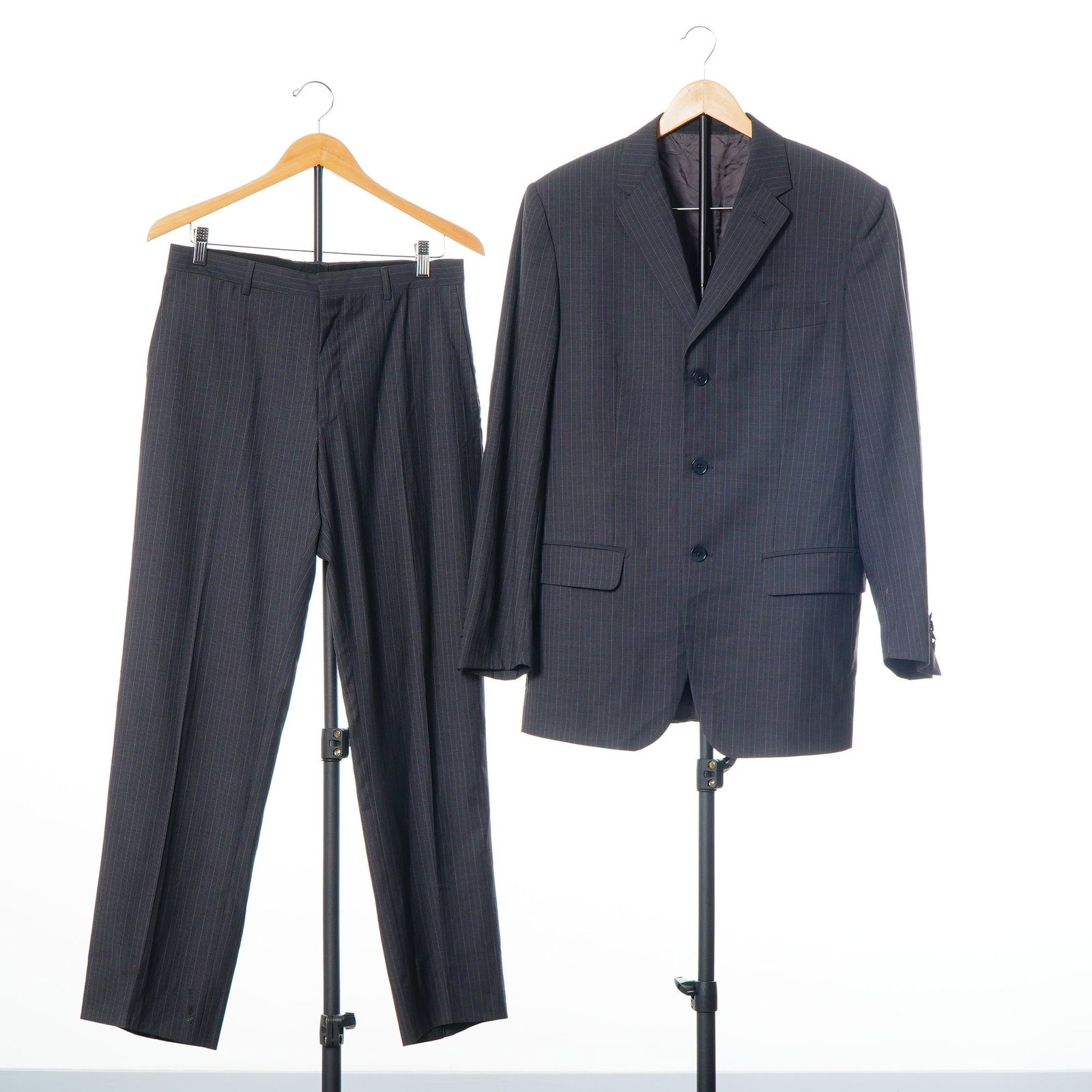 Valentino Roma Mens 2pc Pinstripe Suit Blazer and Trousers Size 40 (1 of 4)