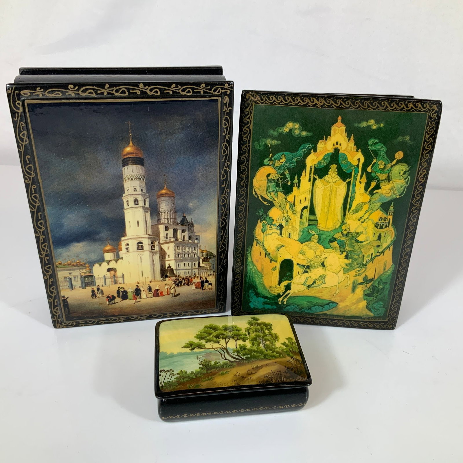 Three Russian Palekh Lacquer Boxes featuring Kremlin and Countryside Scenes (1 of 4)