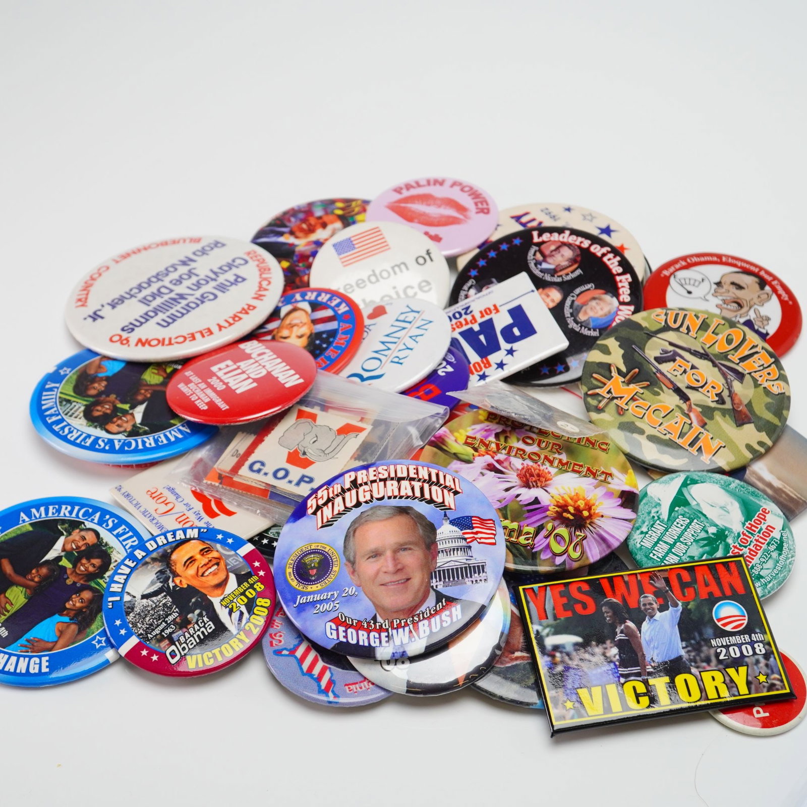 38pc Collection of United States Political Campaign Buttons and Memorabilia (1 of 2)