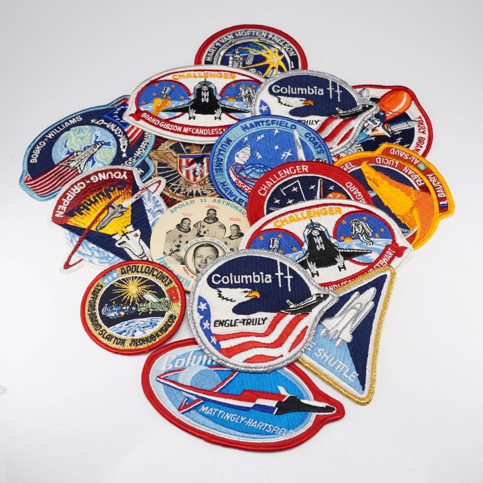 16pc Space Mission Patches and Commemorative Pin (1 of 1)
