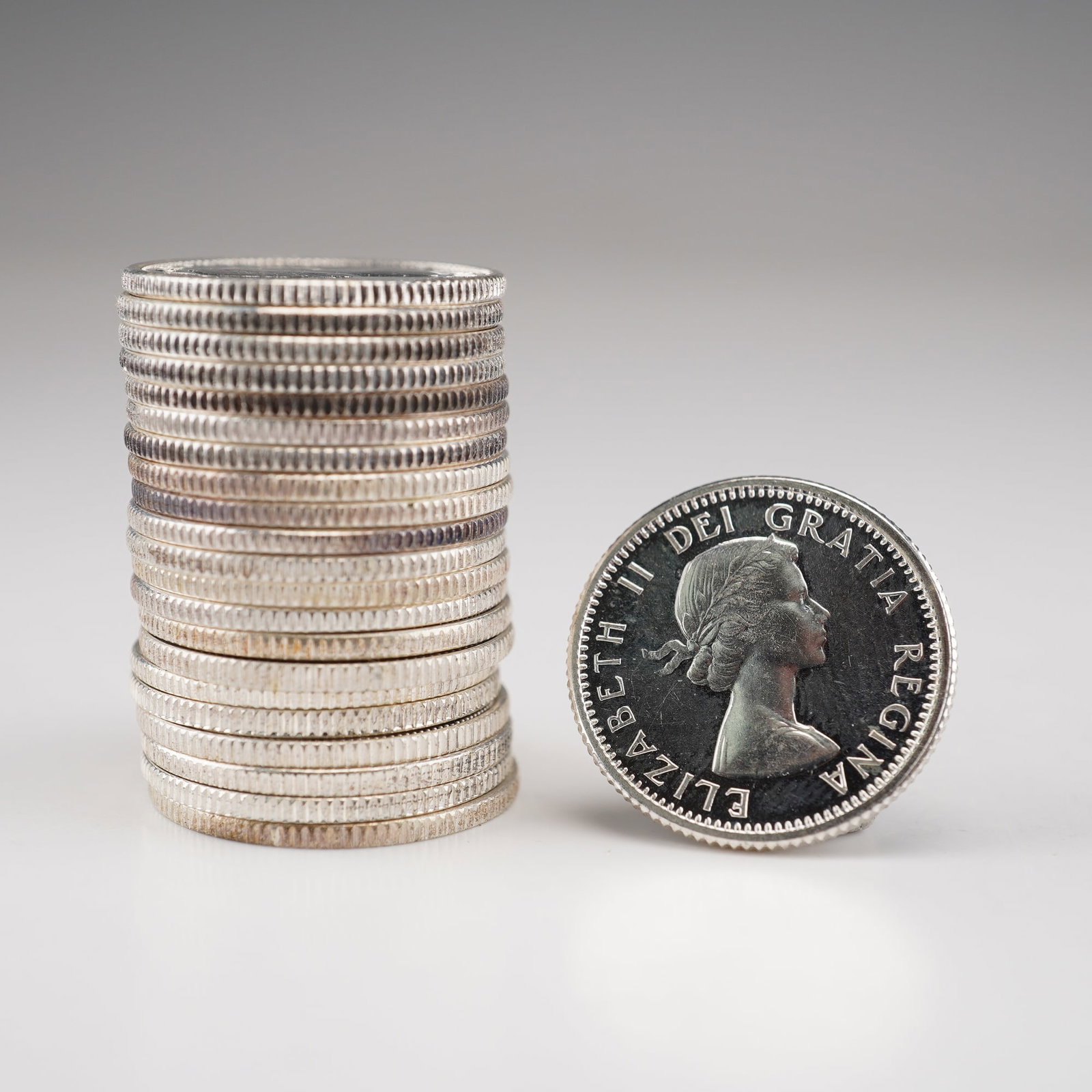 22pc Assorted Canadian Dimes: The obverse a portrait of Queen Elizabeth II with the inscription ELIZABETH II DEI GRATIA REGINA, and on the reverse the Bluenose schooner with inscriptions CANADA, the year of issue, and 10 CENTS. Co