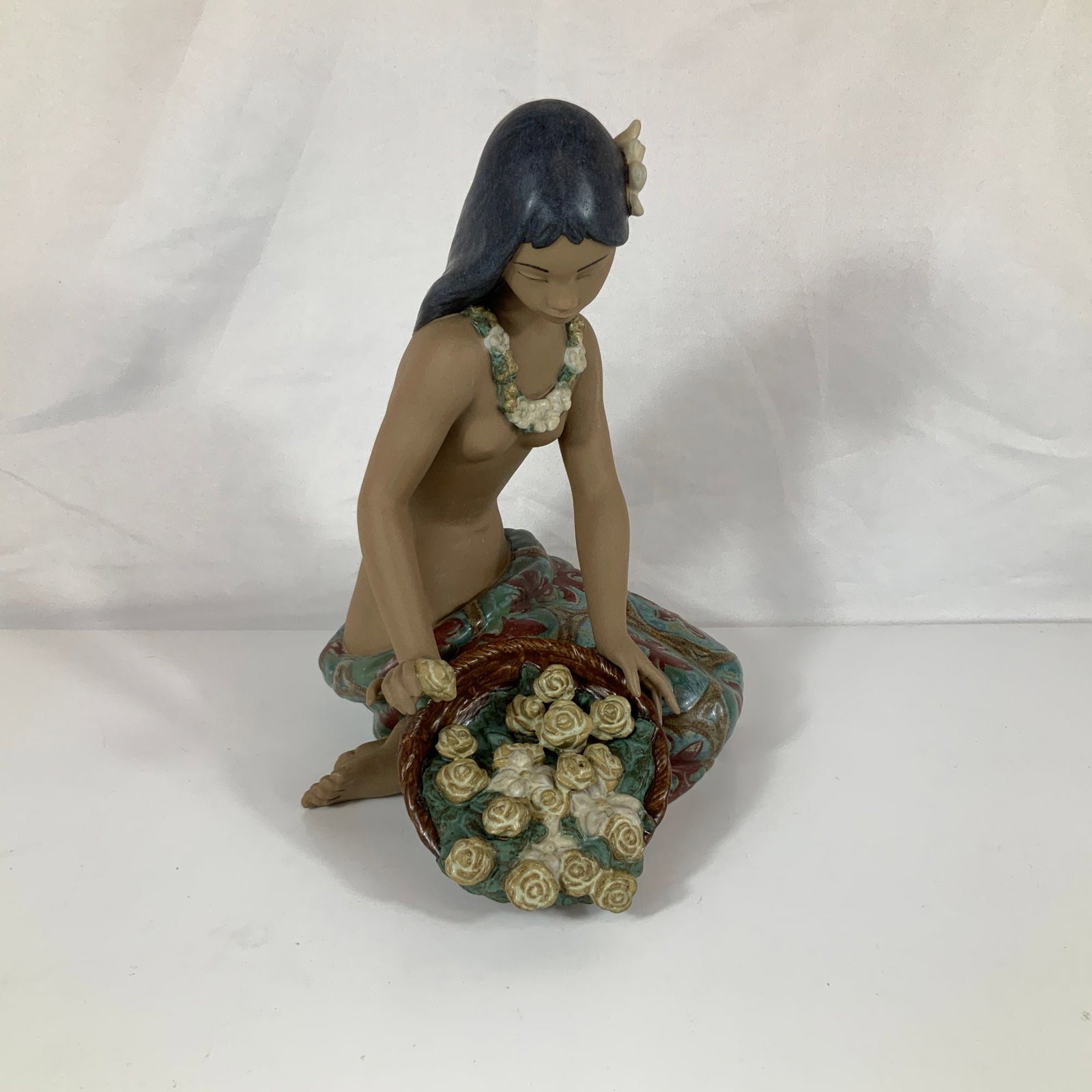 Lladro Gres Porcelain Sculpture Hawaiian Flower Vendor 01012154 (1 of 3)