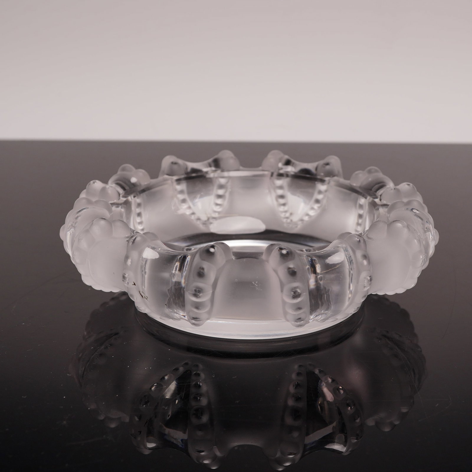 Lalique France Cannes Frosted and Clear Crystal Cigar Ashtray (1 of 3)