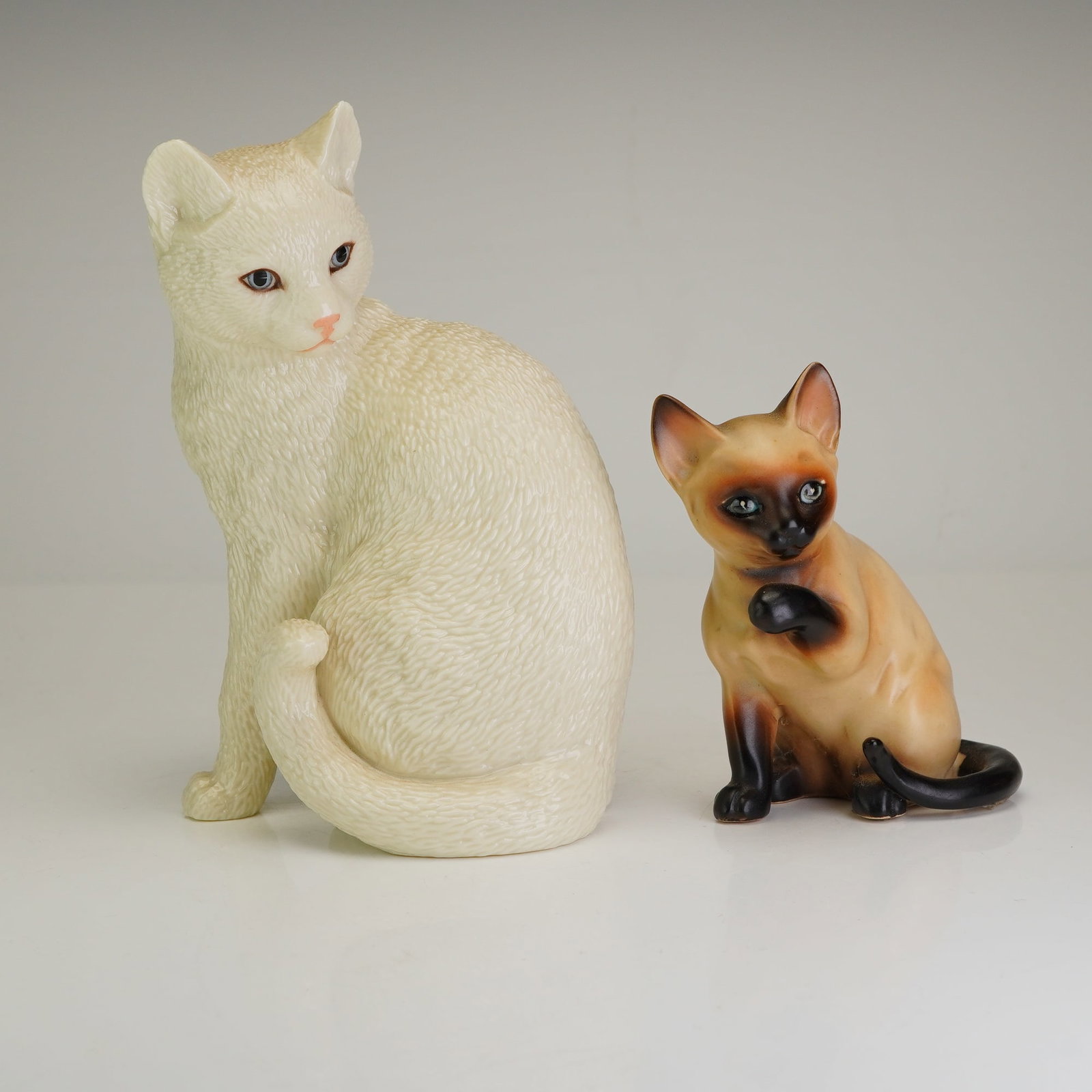 2pc Lenox Admiration White Cat and Lefton Siamese Cat Figurine H4032 (1 of 3)