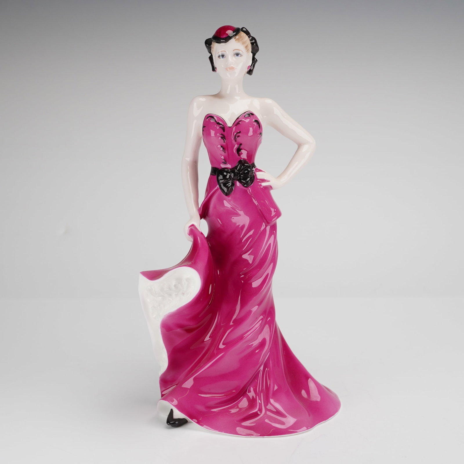 Coalport Ladies of Fashion Figurine, Sophisticated Lady (1 of 3)