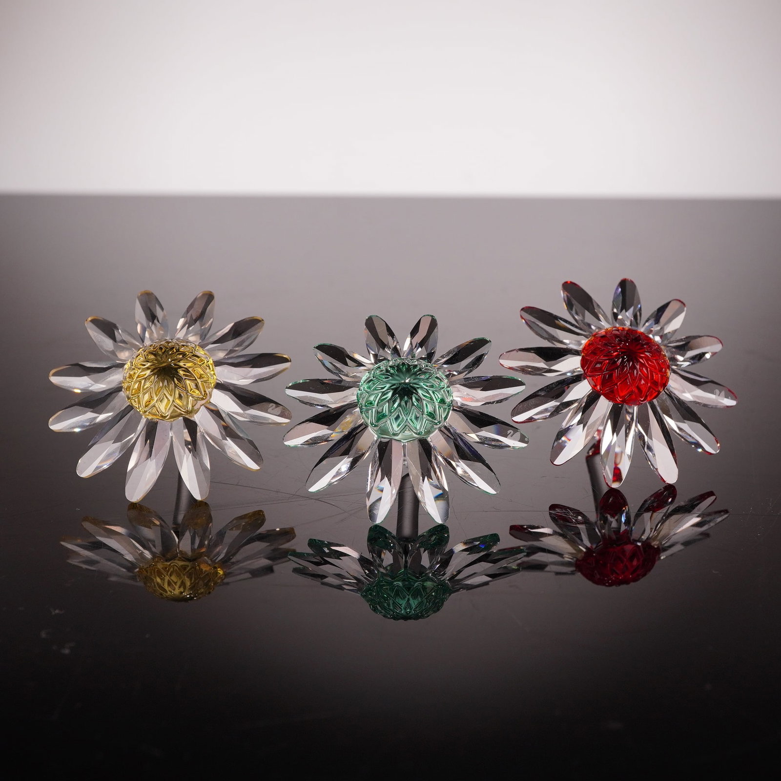 Three Swarovski Crystal SCS Renewal Gift Marguerite Daisy Flowers 1999-2001 (1 of 4)